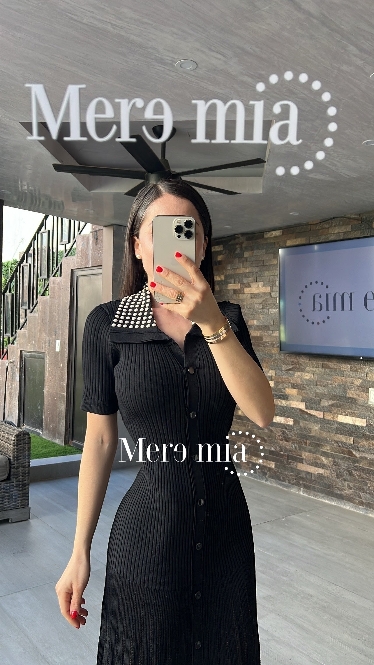 Vestido negro apl cuello