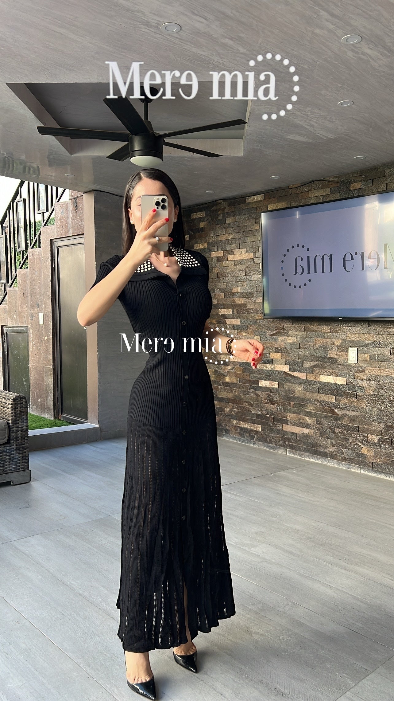 Vestido negro apl cuello