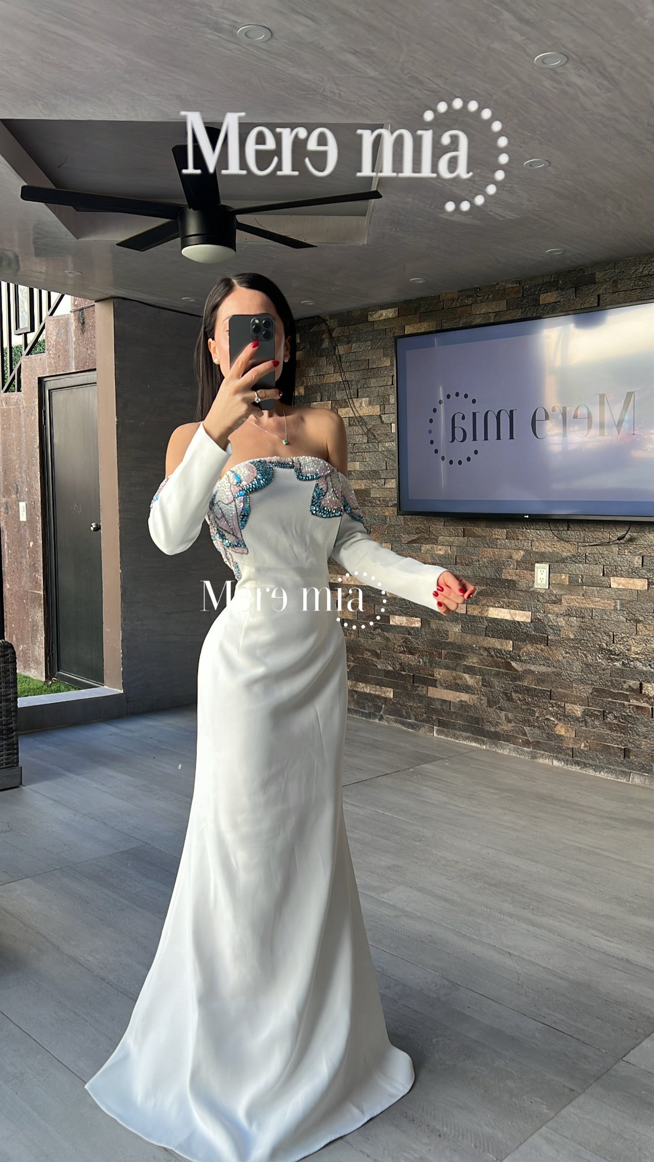 Vestido petalos hombros