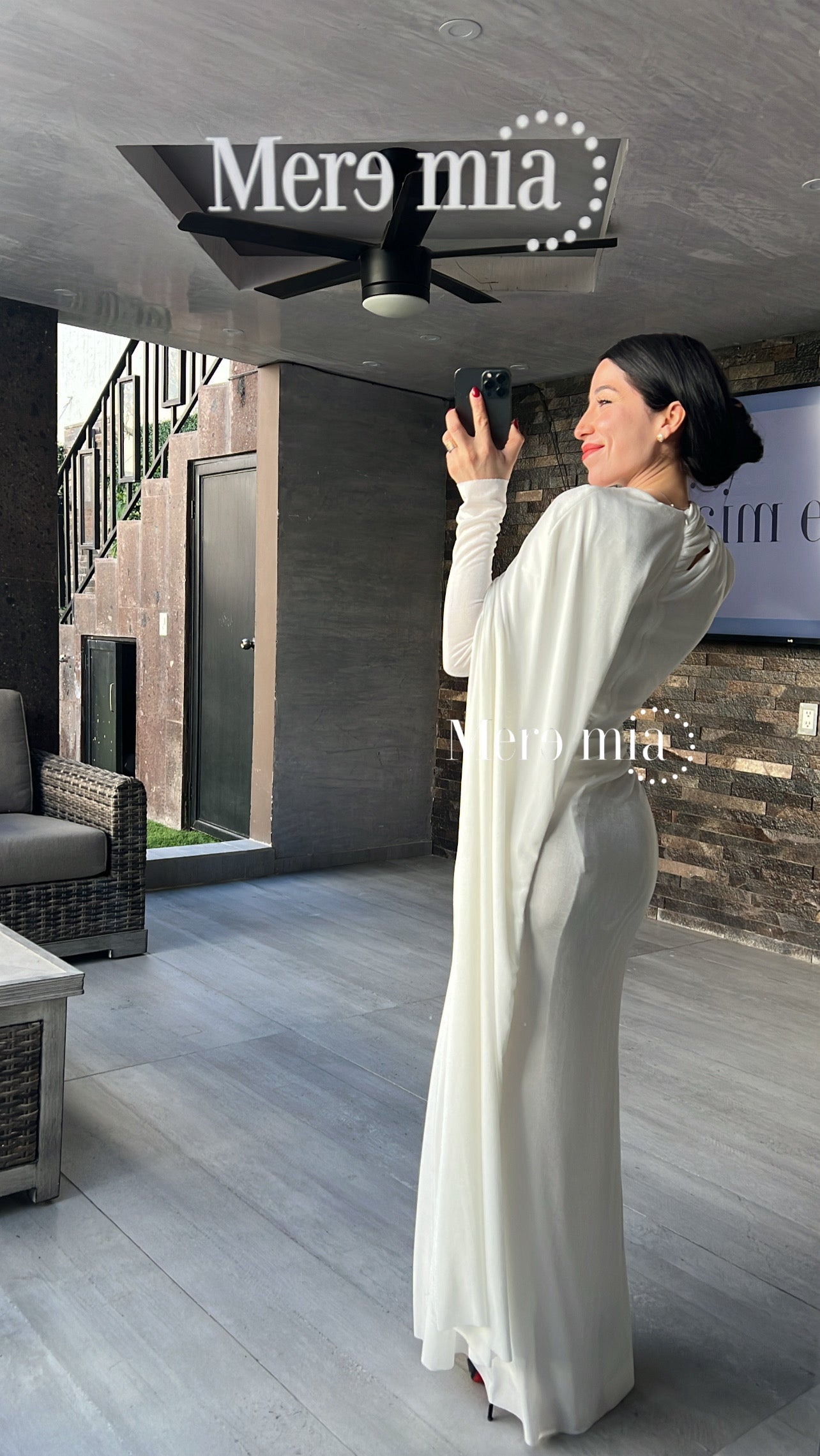 Vestido plisado capa