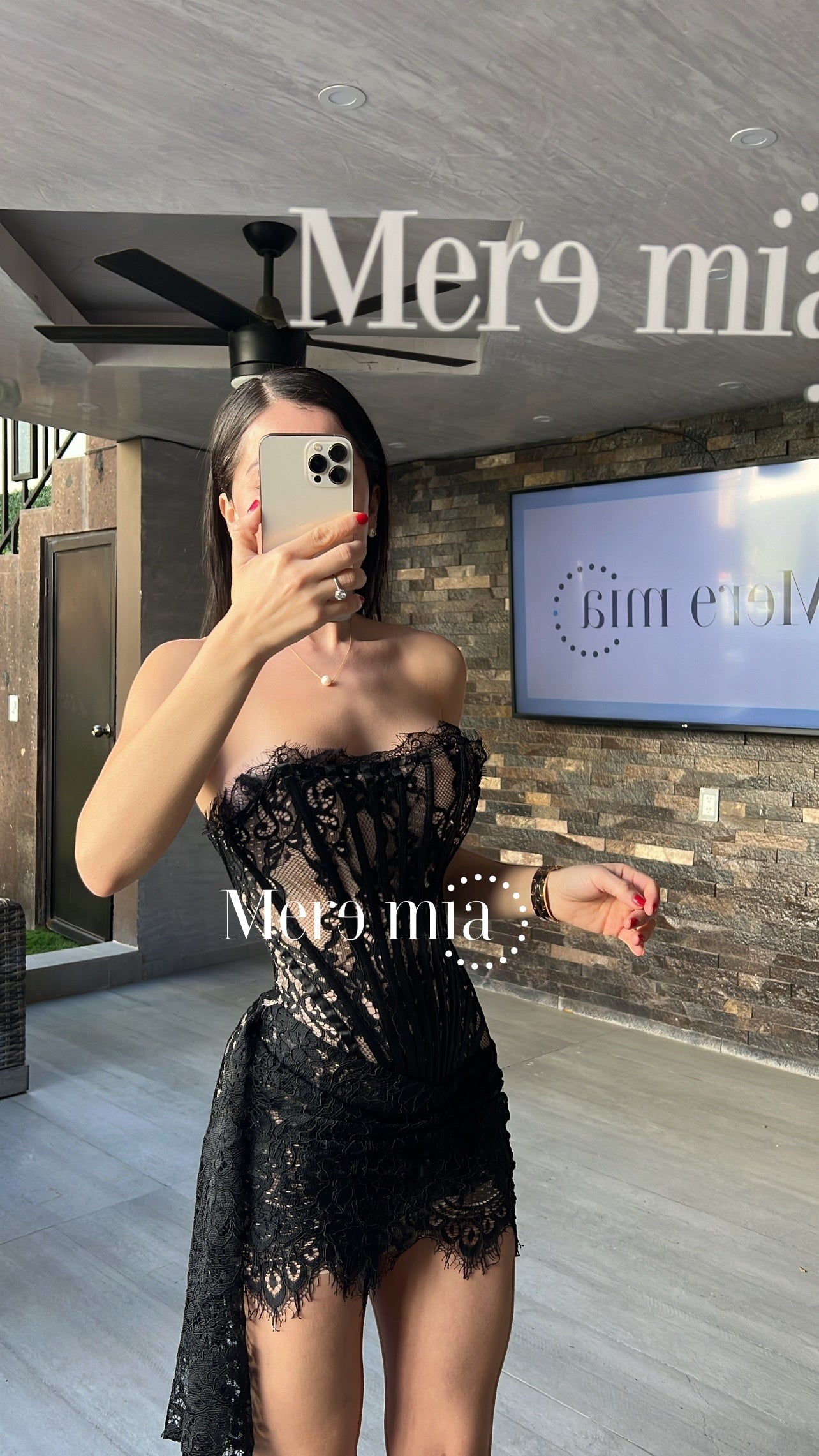 Vestido negro encaje strapples