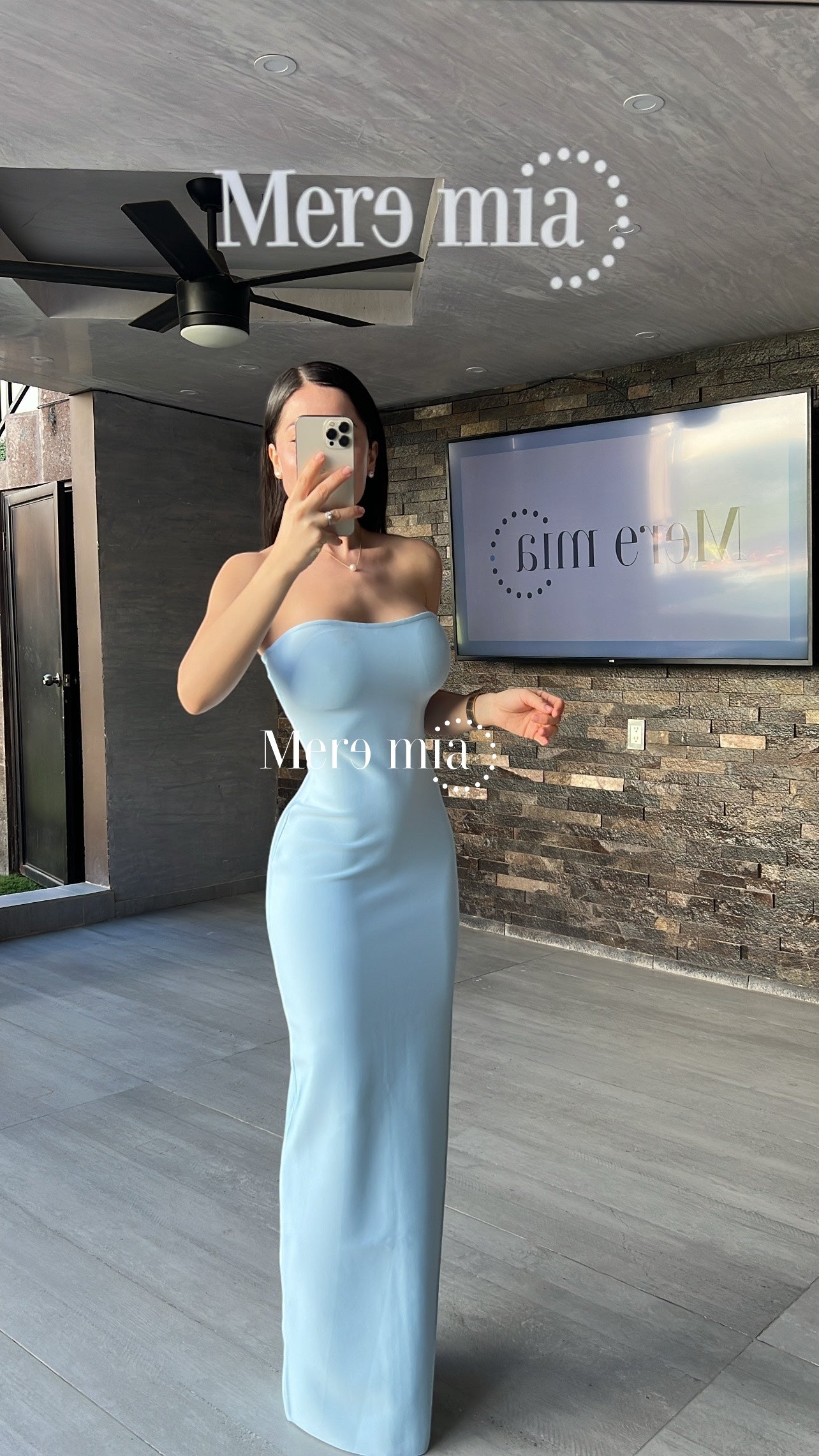 Vestido azul strapples liso