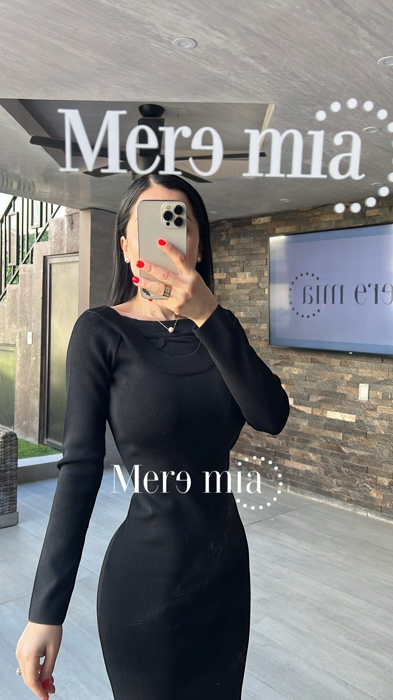 Vestido negro U rayado