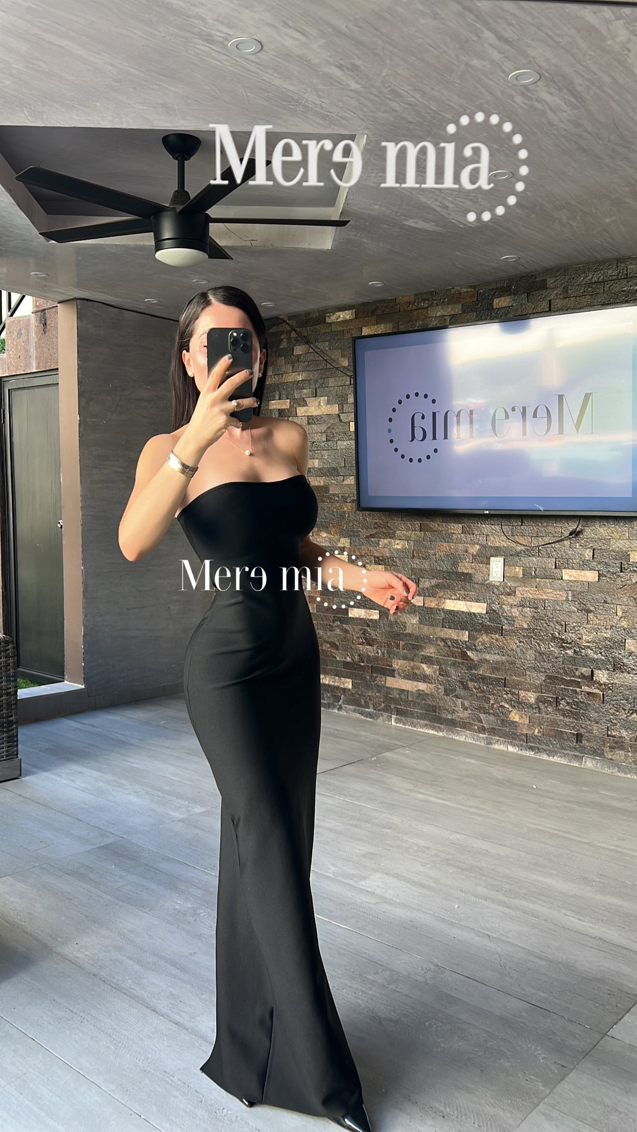 Vestido negro strapples liso