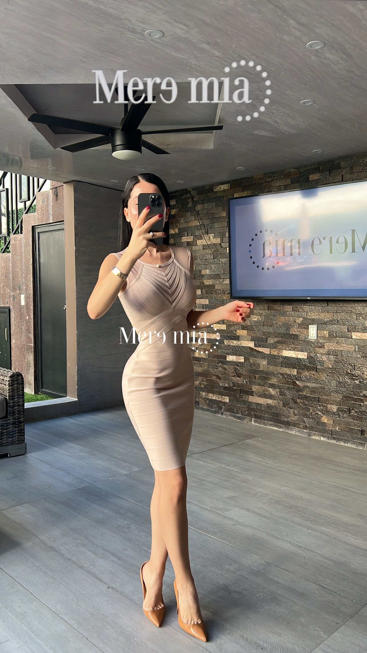 Vestido beige v malla