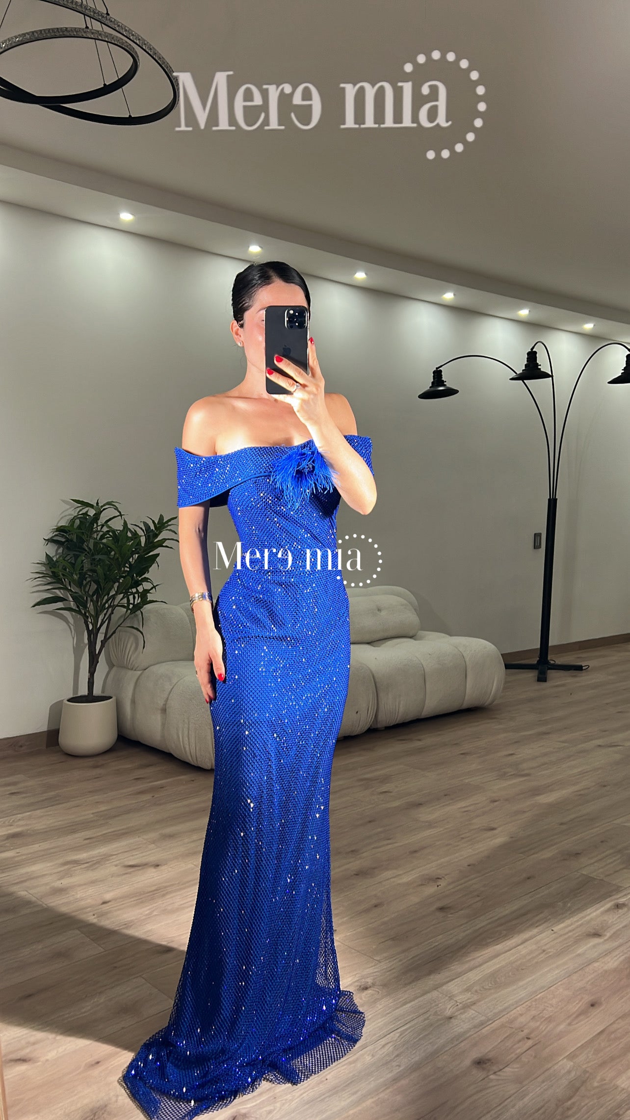 Vestido hombros apl plumas