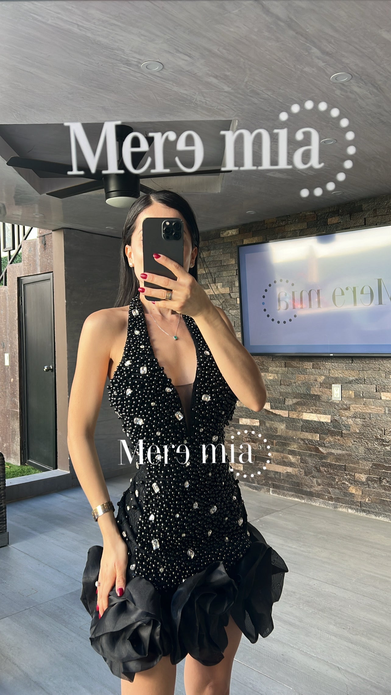 Vestido negro perlas flores