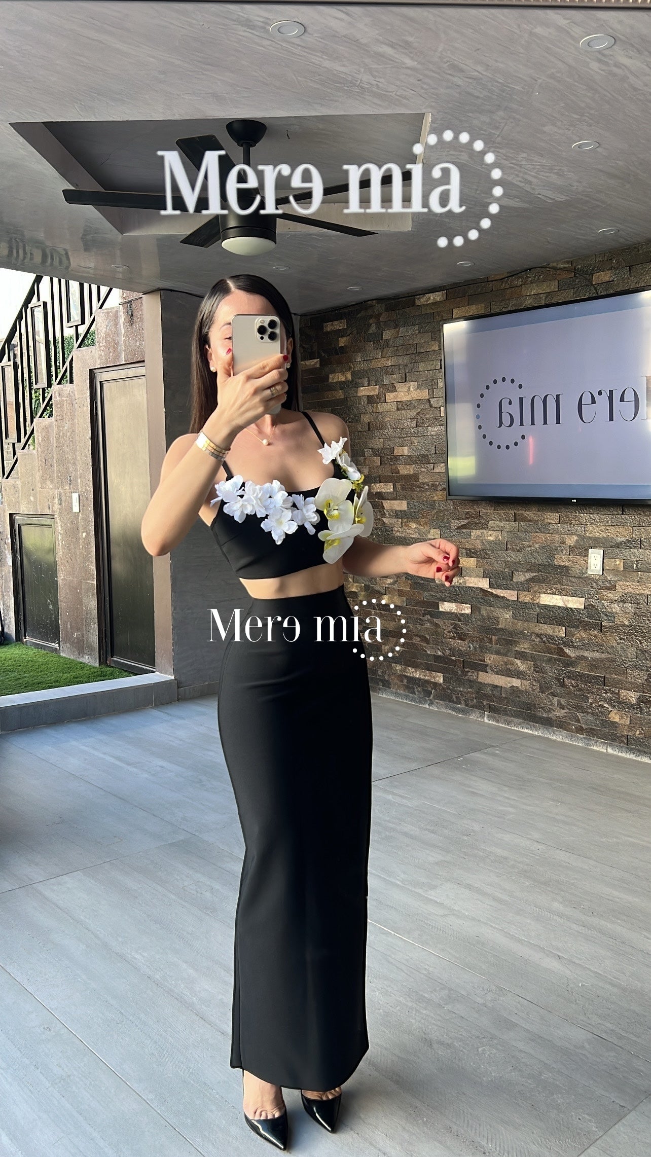 Conjunto negro flor blanca