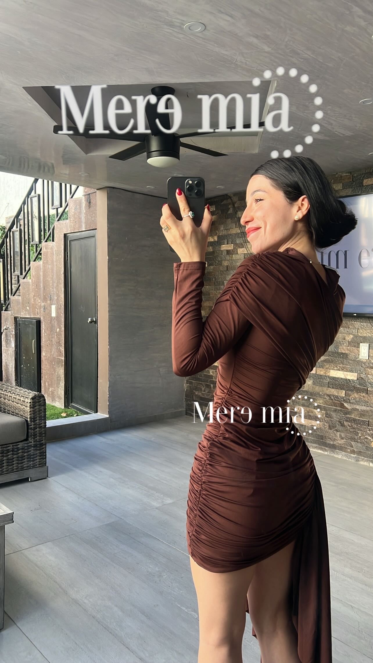 Vestido plisado café estola