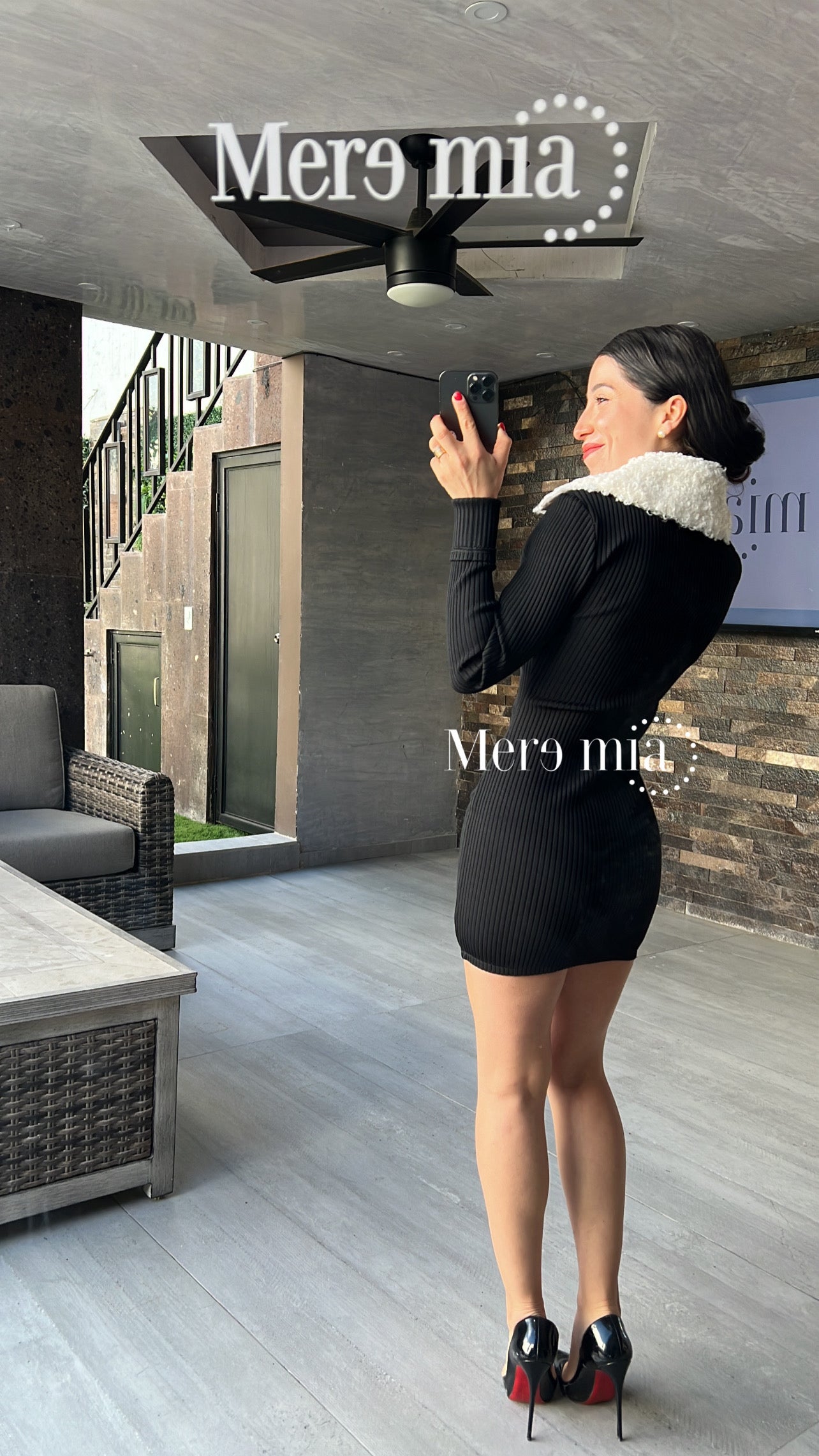 Vestido negro cuello blanco peluc