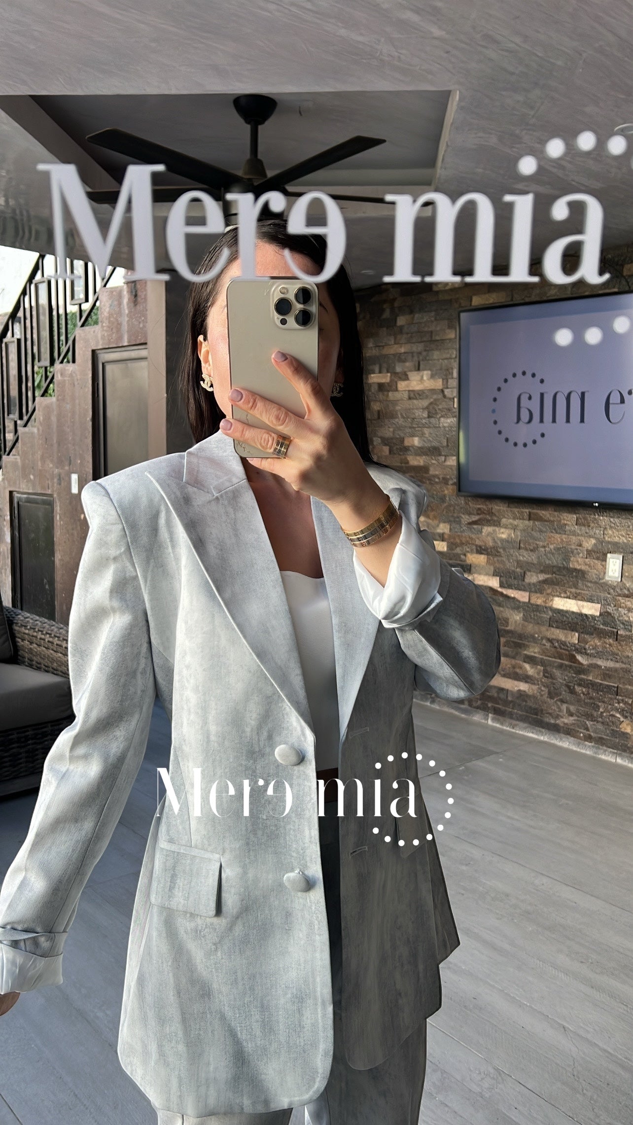 Conjunto manchado gris