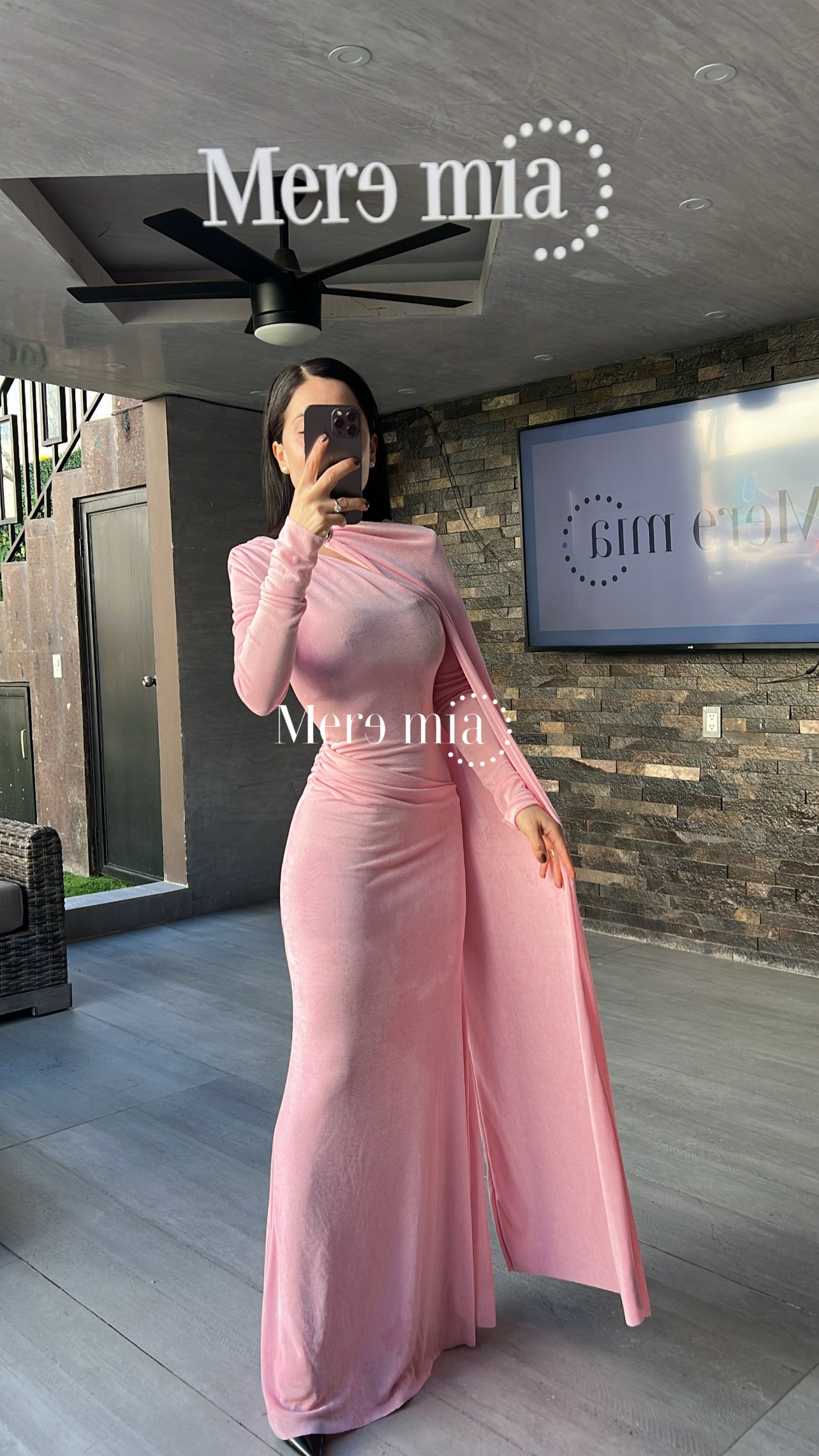 Vestido plisado capa