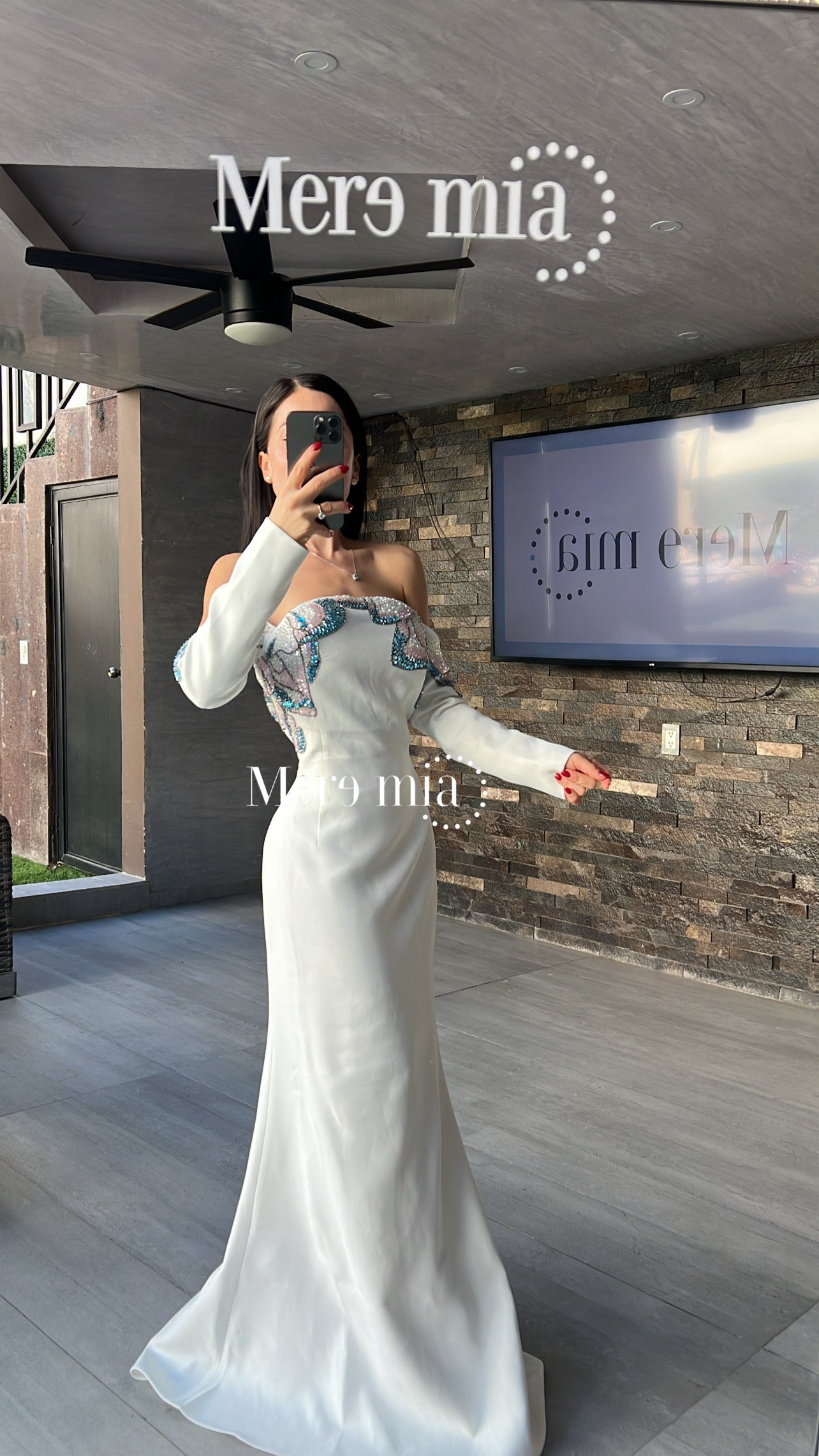 Vestido petalos hombros