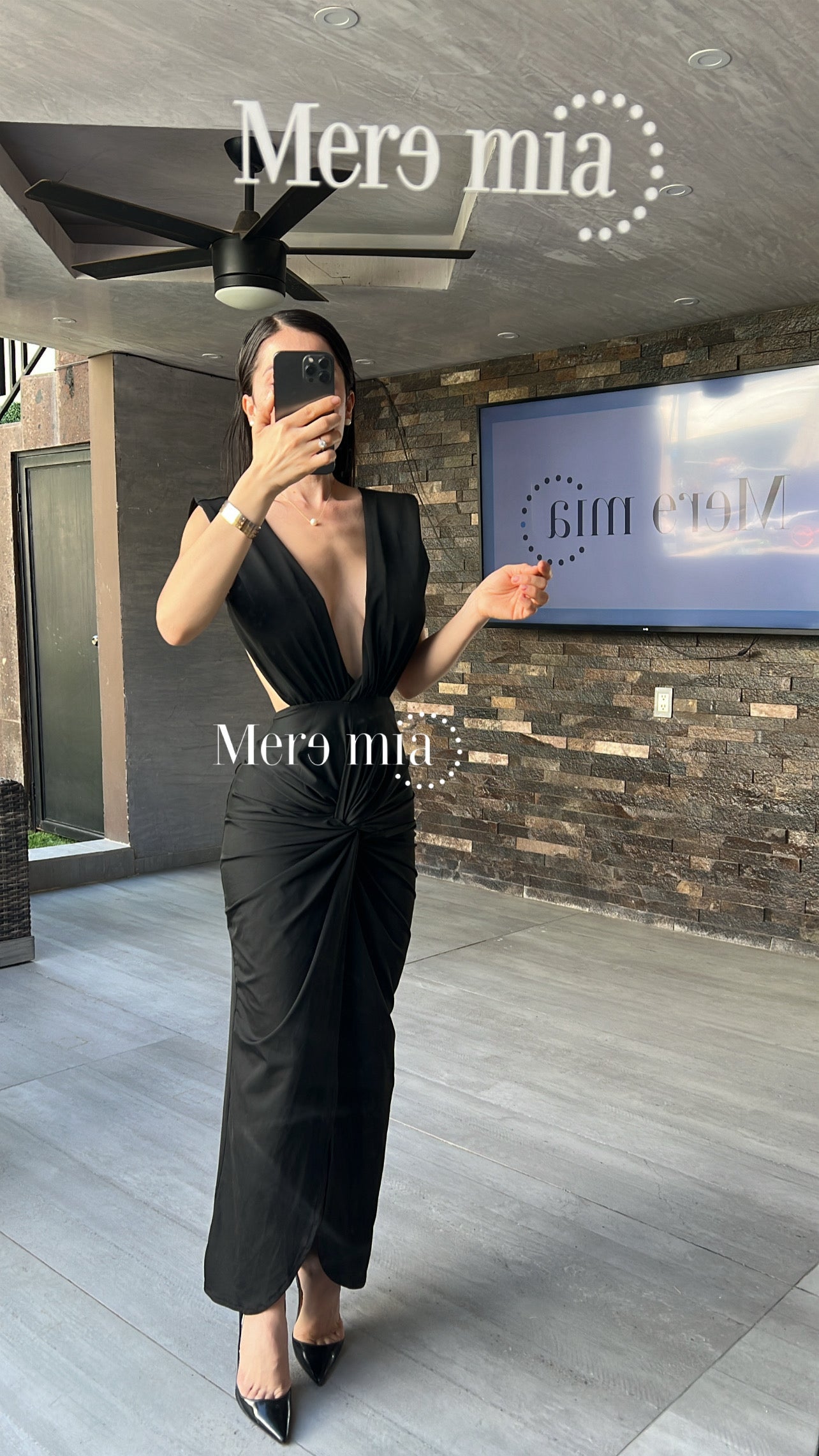 Vestido negro escote en V y stretch
