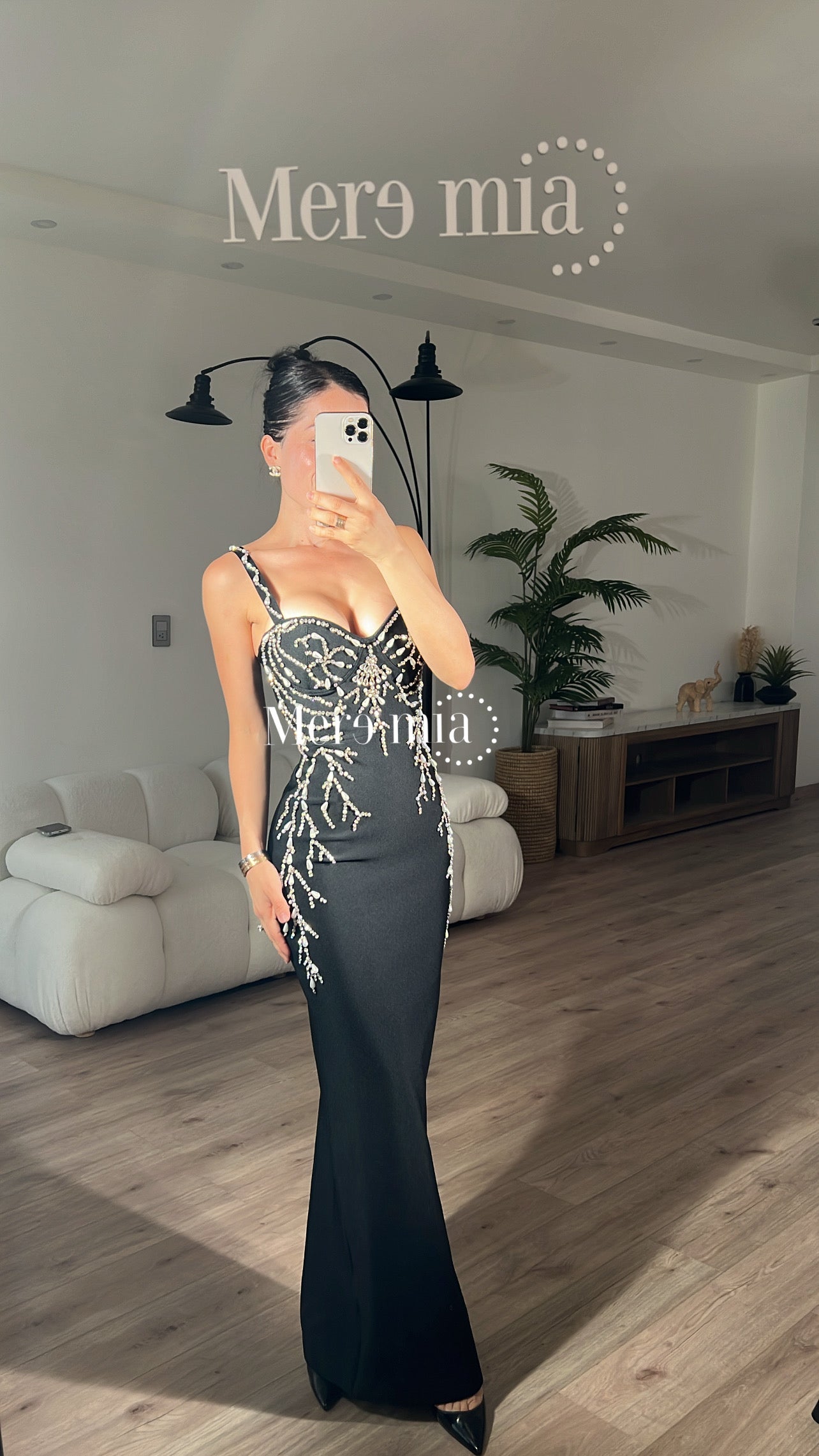 Vestido negro ramas plata