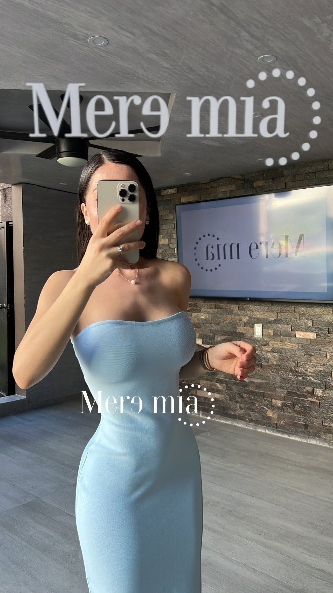 Vestido azul strapples liso