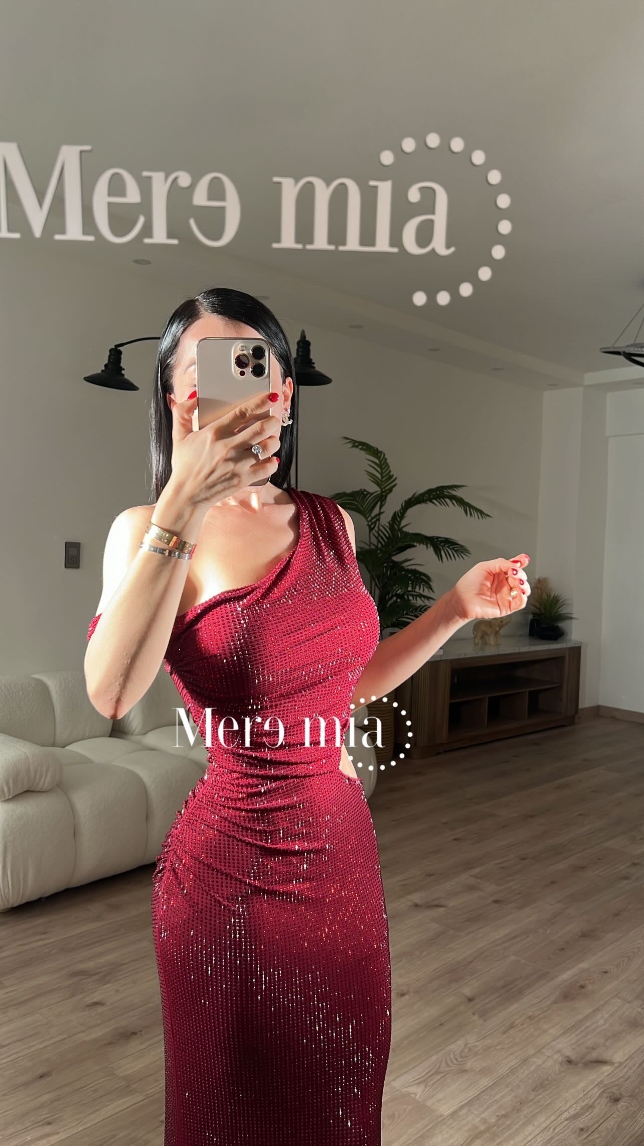 Vestido tinto puntos hombro