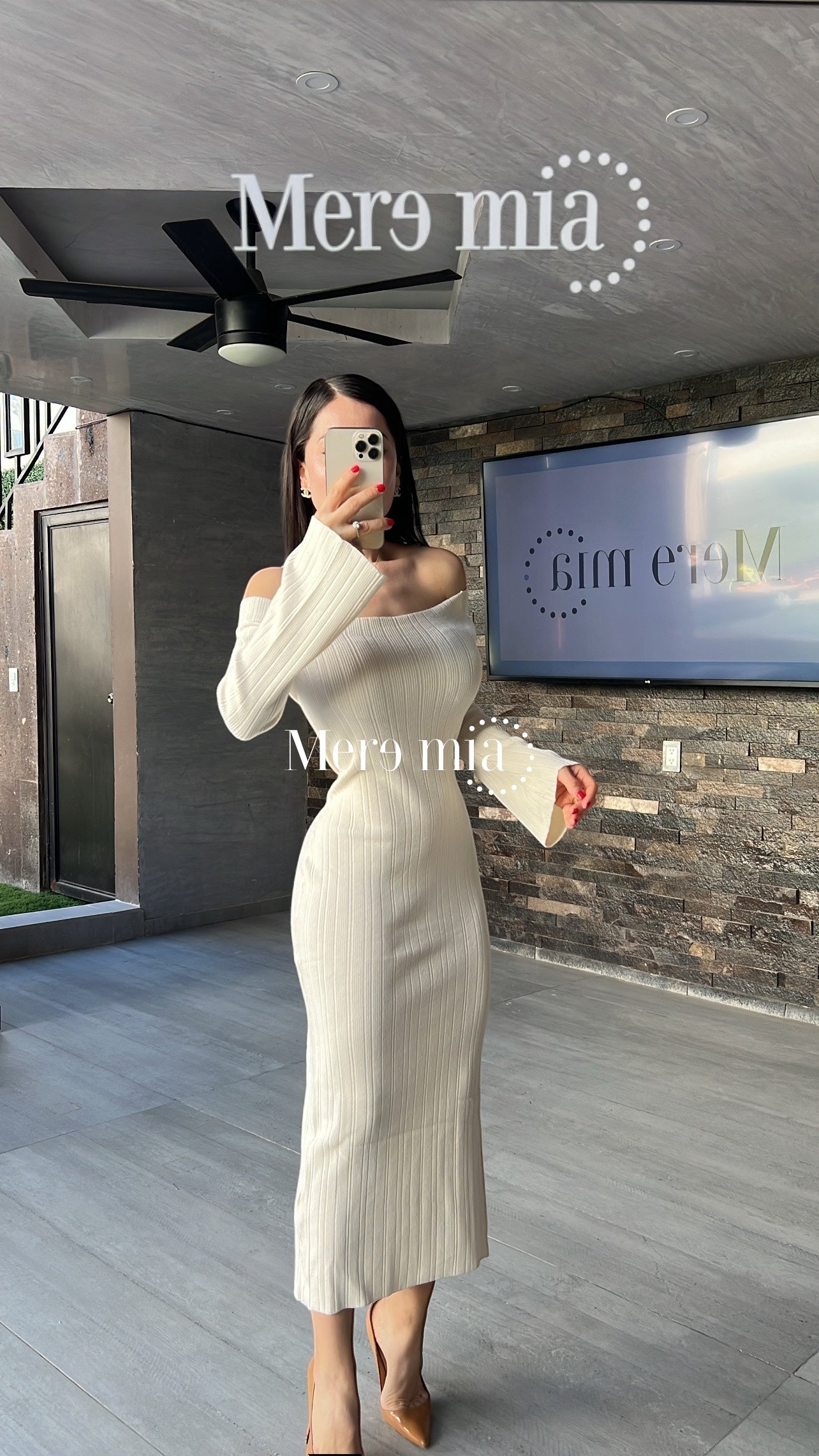 Vestido hombros blanco mangas