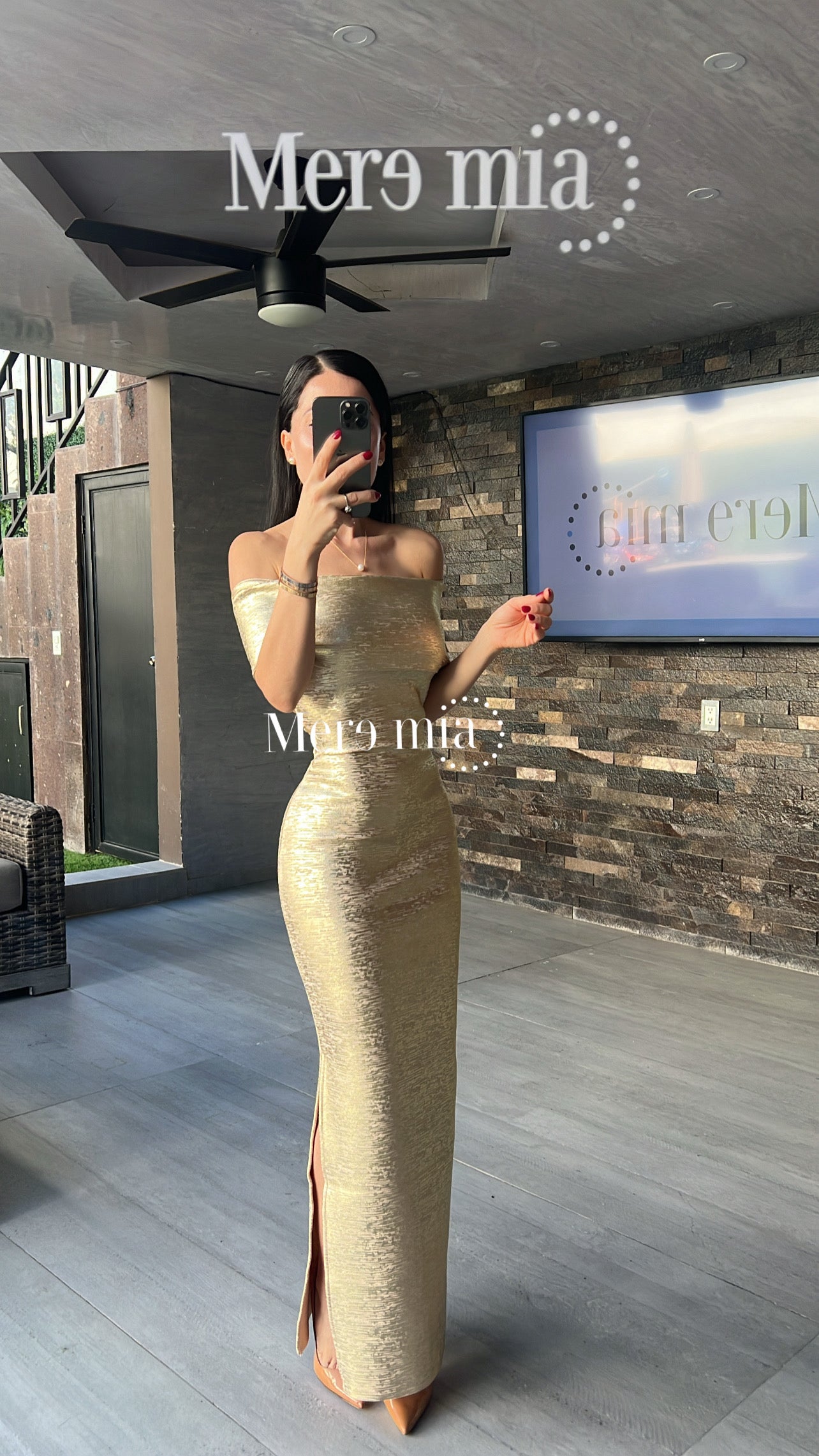 Vestido dorado hombros olan