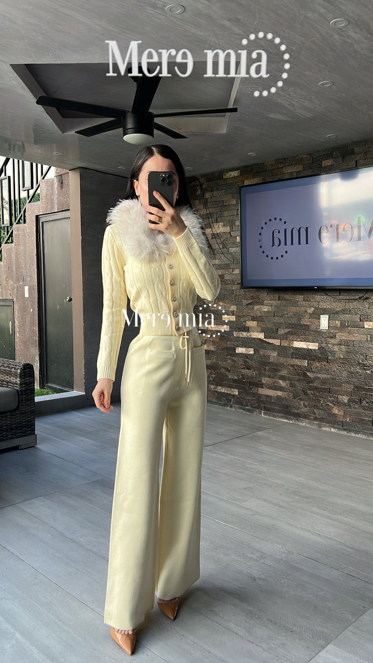 Conjunto pantalón cuello peluche