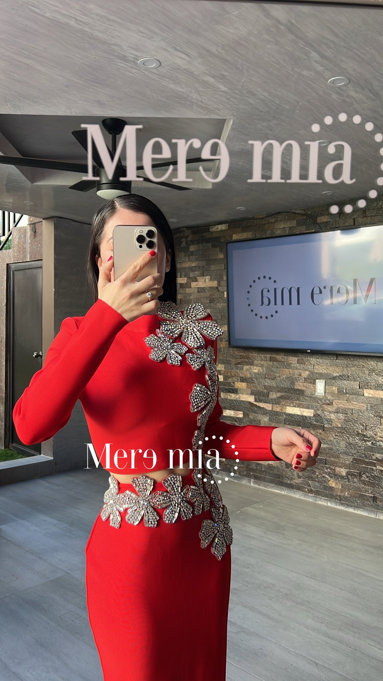 Conjunto rojo flores plata