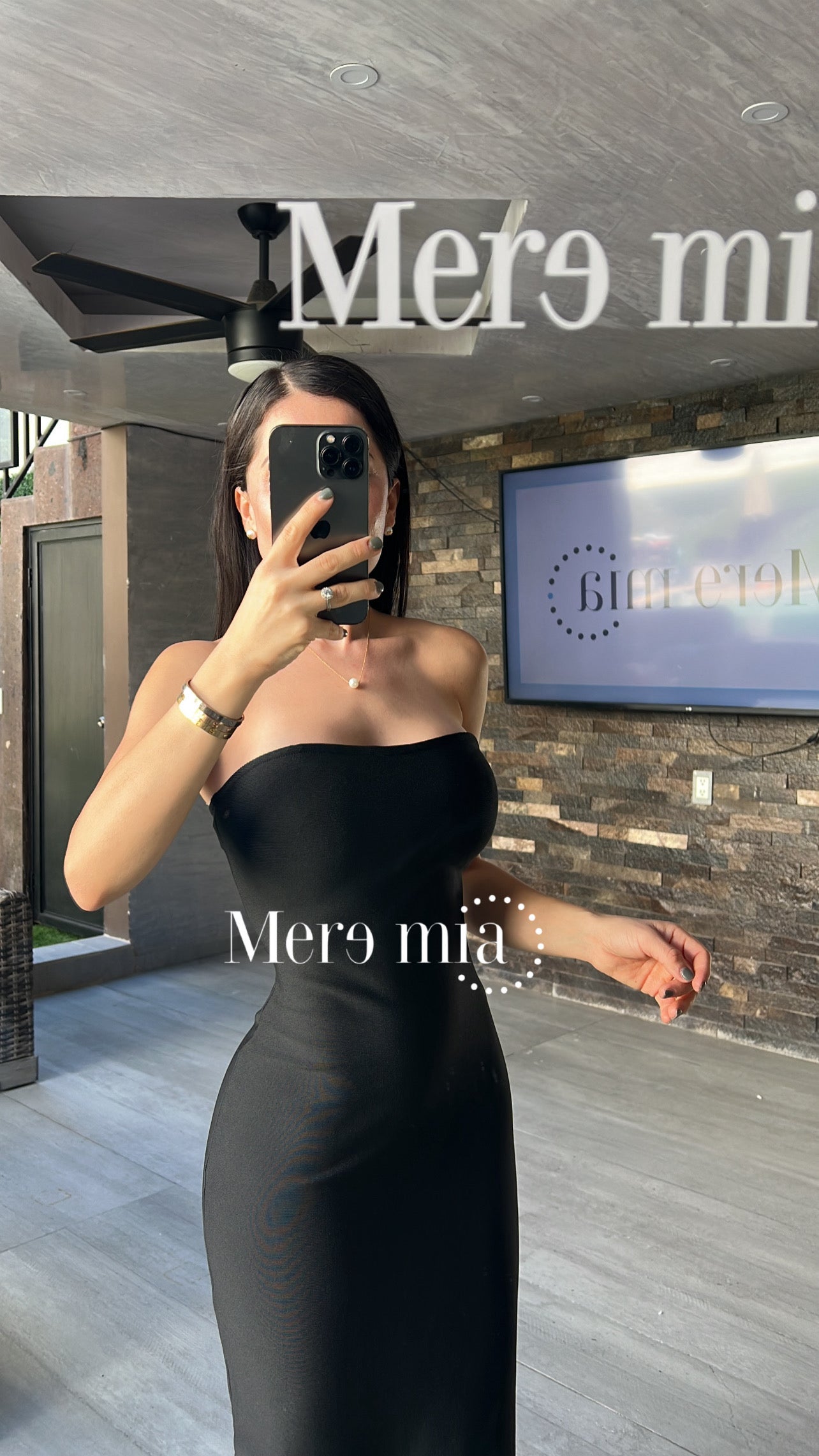 Vestido negro strapples liso