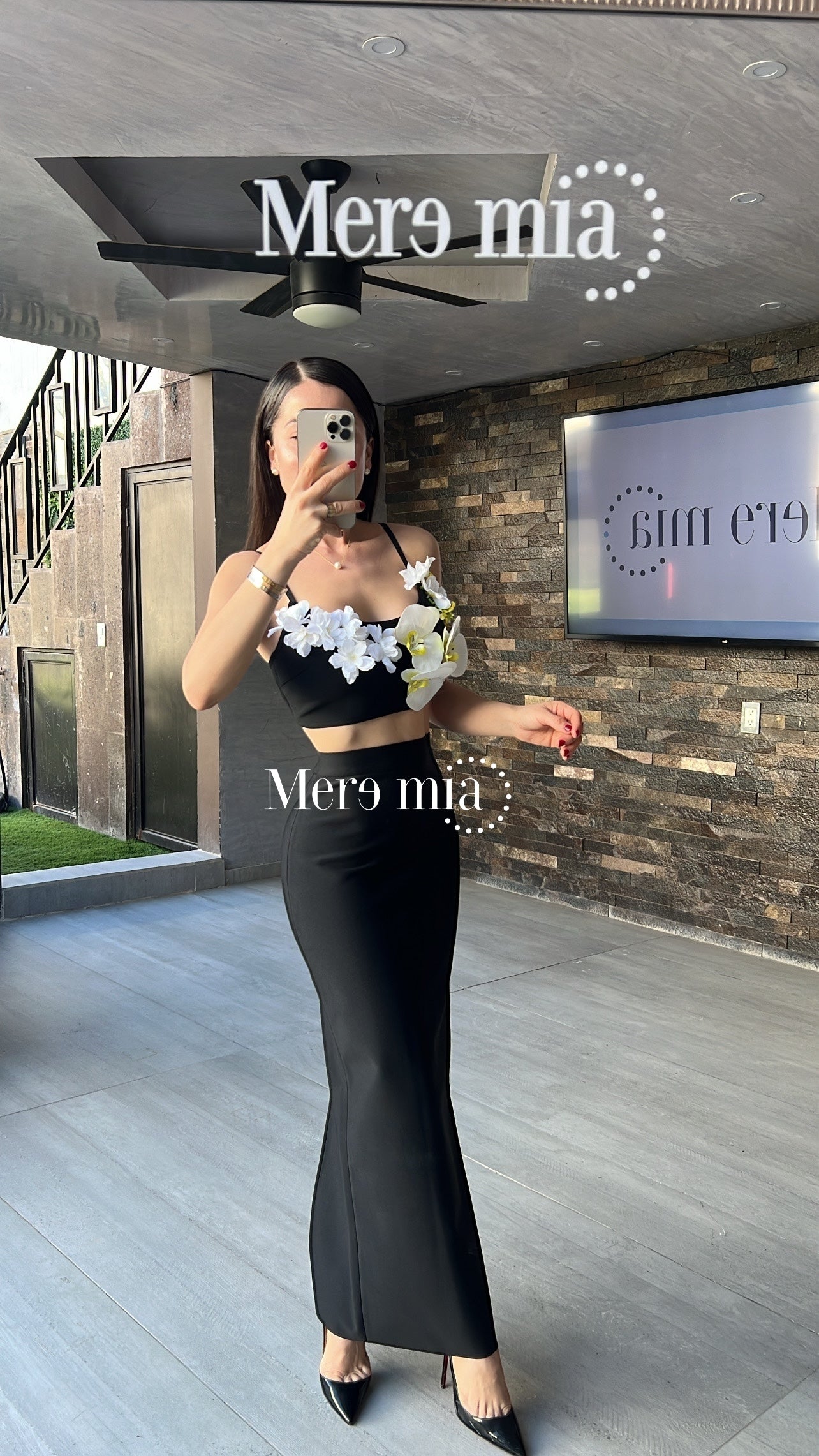 Conjunto negro flor blanca