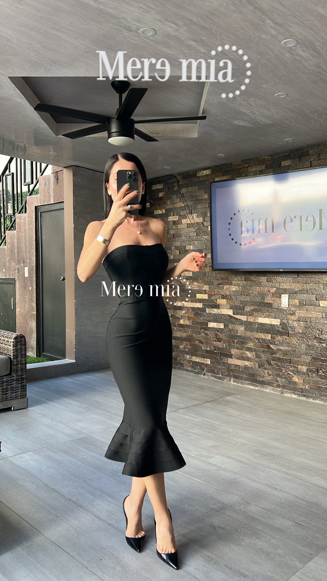 Vestido negro olan abajo