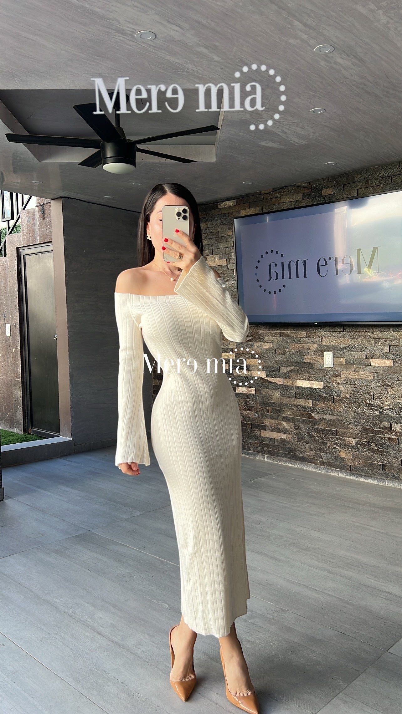 Vestido hombros blanco mangas