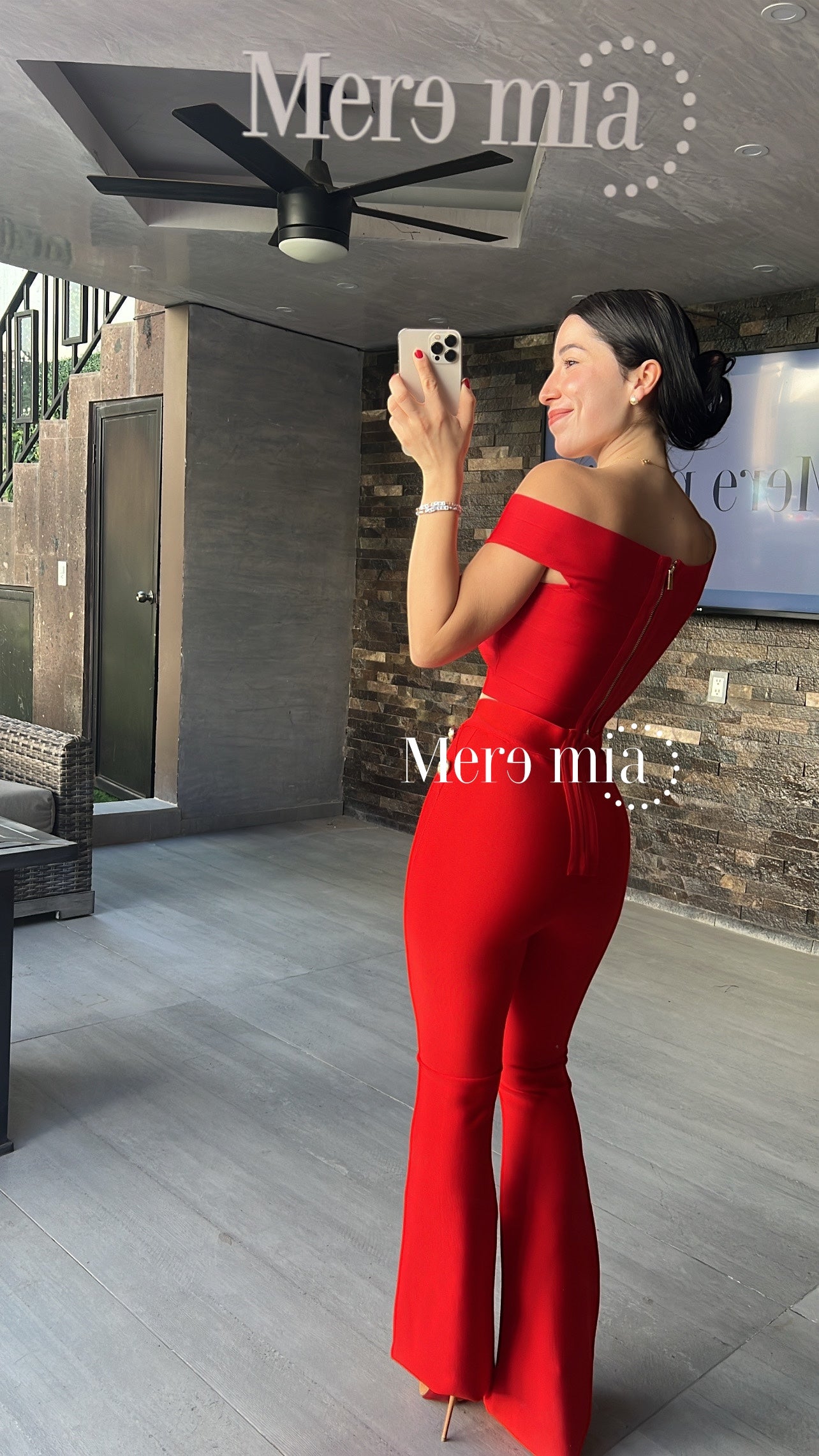 Pantalón acampanado botones rojo