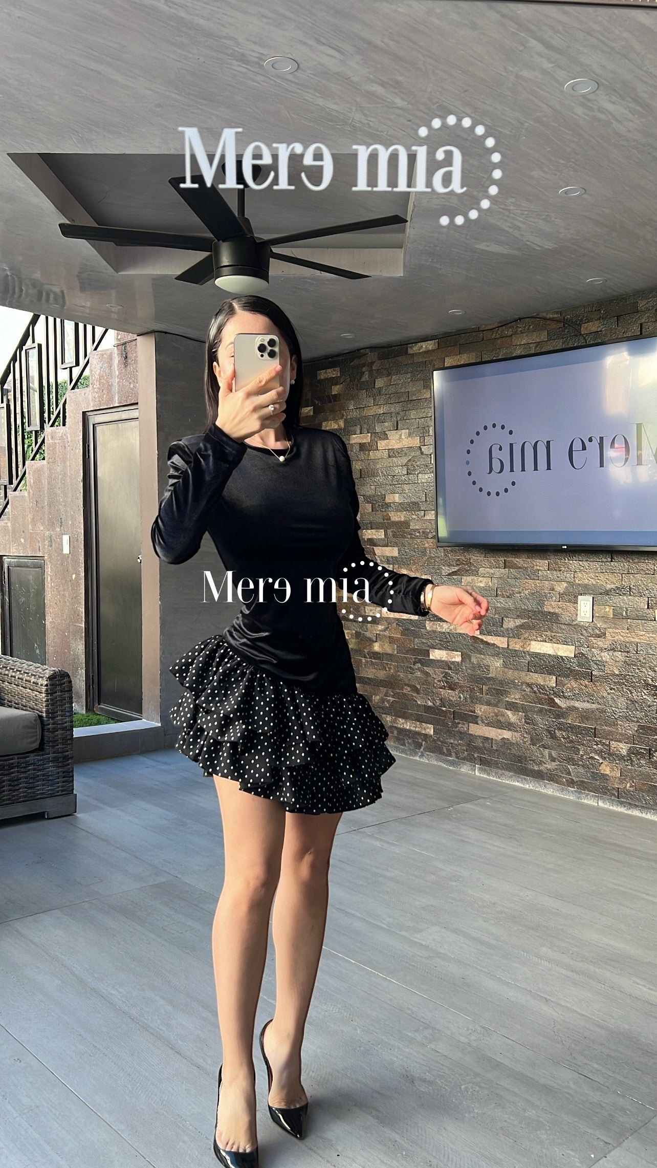 Vestido negro bolas
