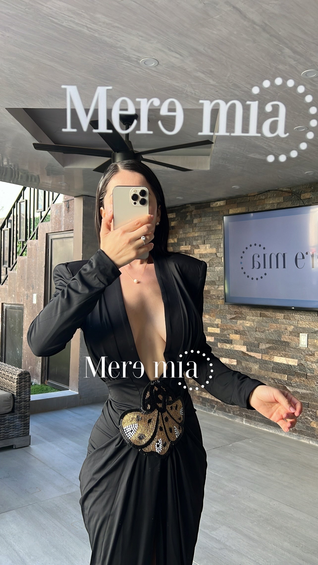 Vestido negro lent dorado