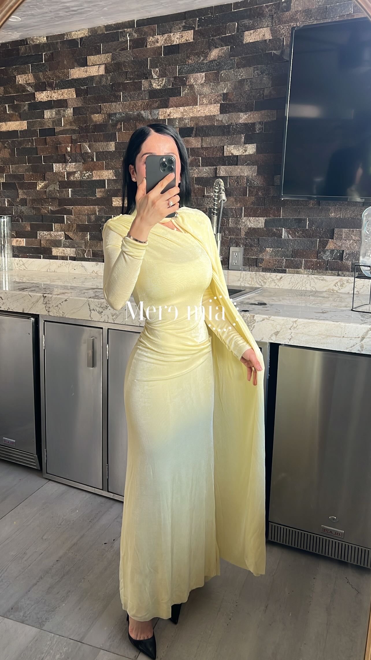 Vestido plisado capa