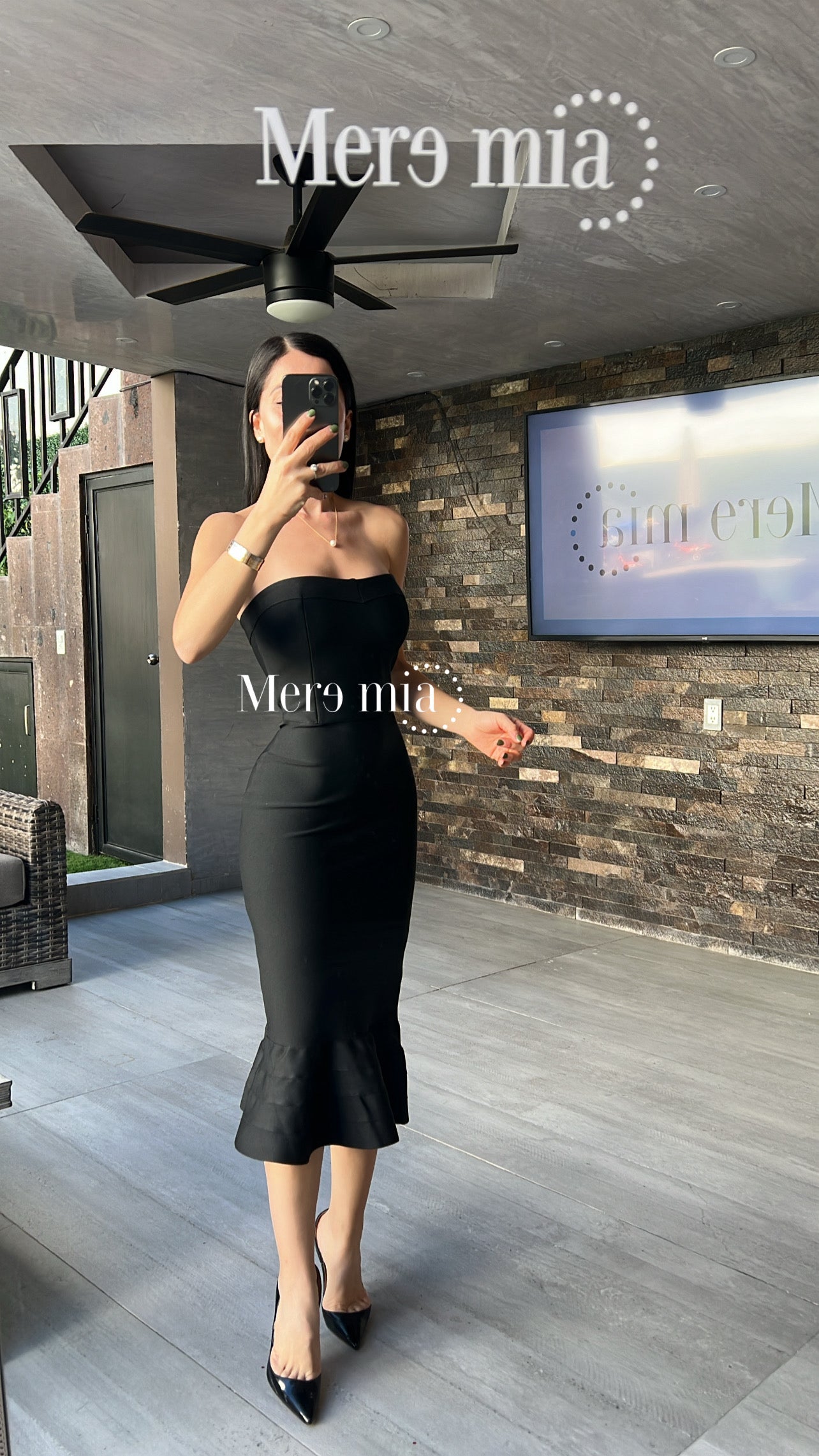 Vestido negro olan abajo