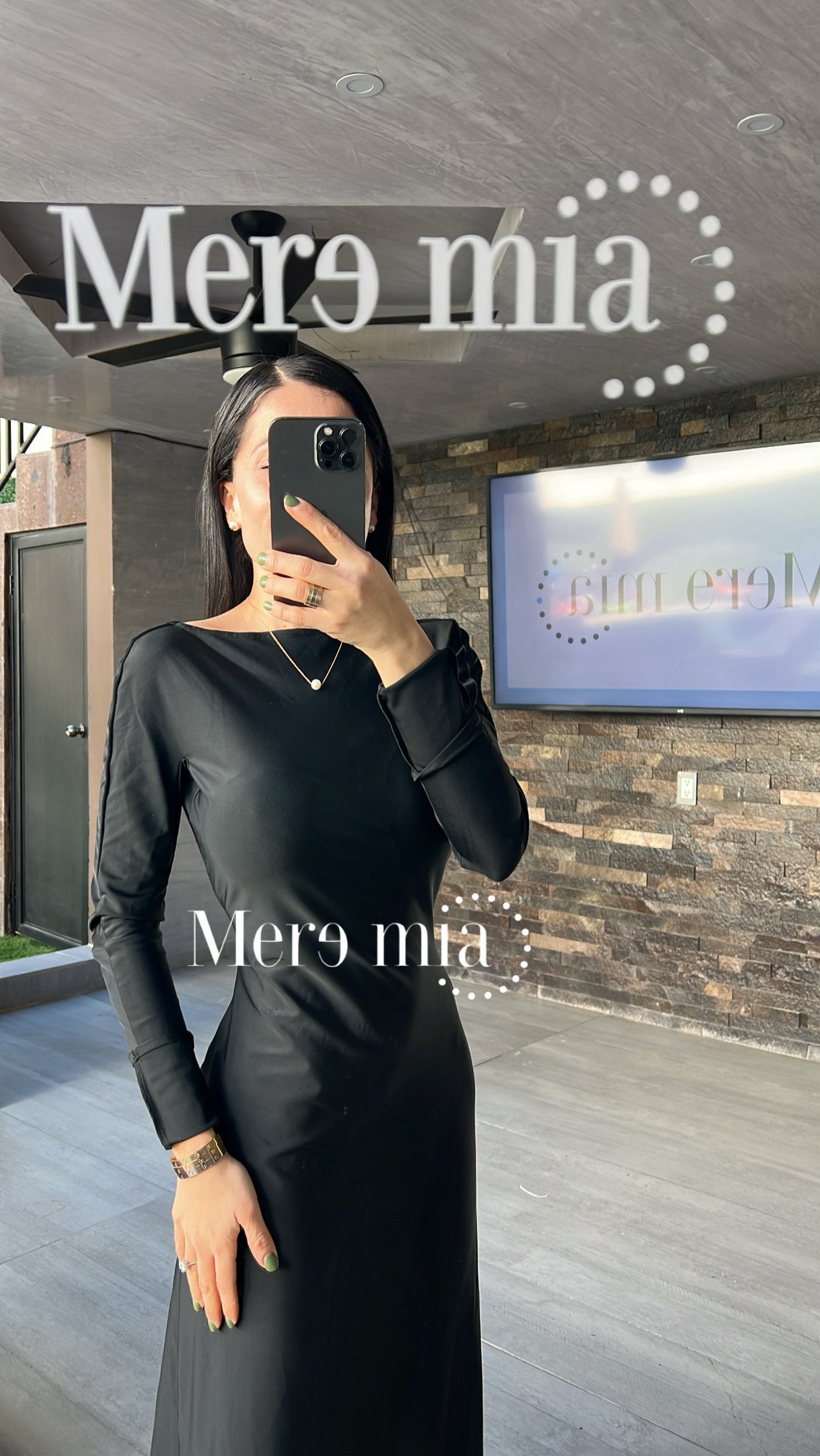 Vestido negro co plisada