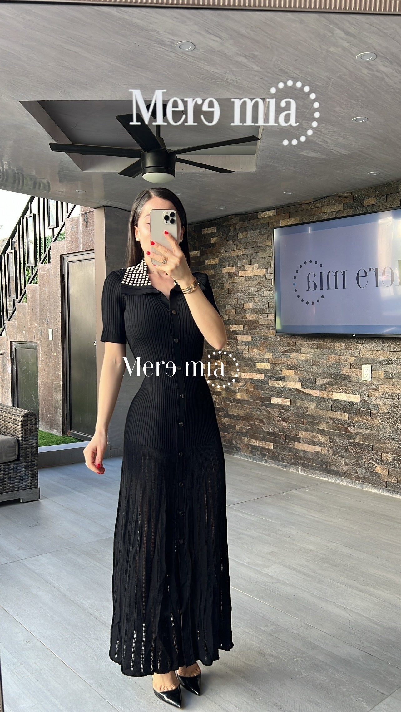 Vestido negro apl cuello