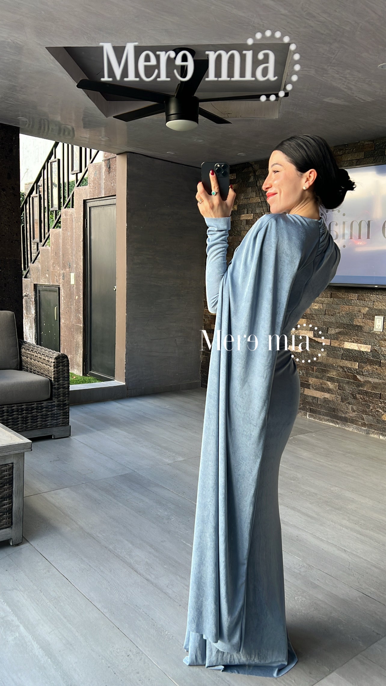 Vestido plisado capa