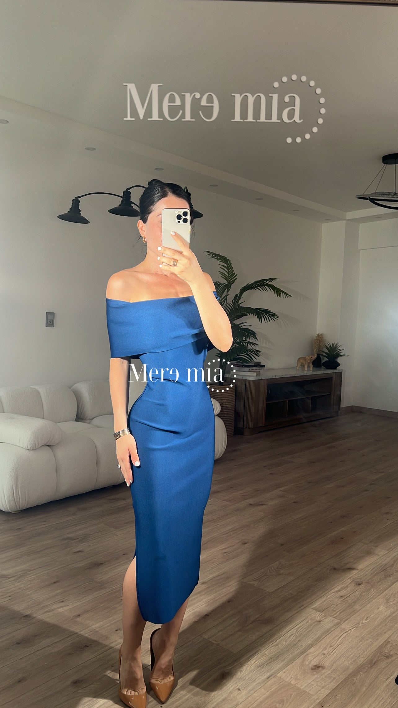Vestido azul marino hombros olan
