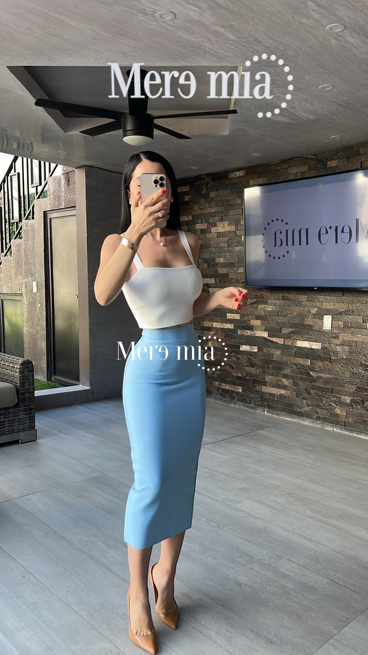 Falda azul cielo midi