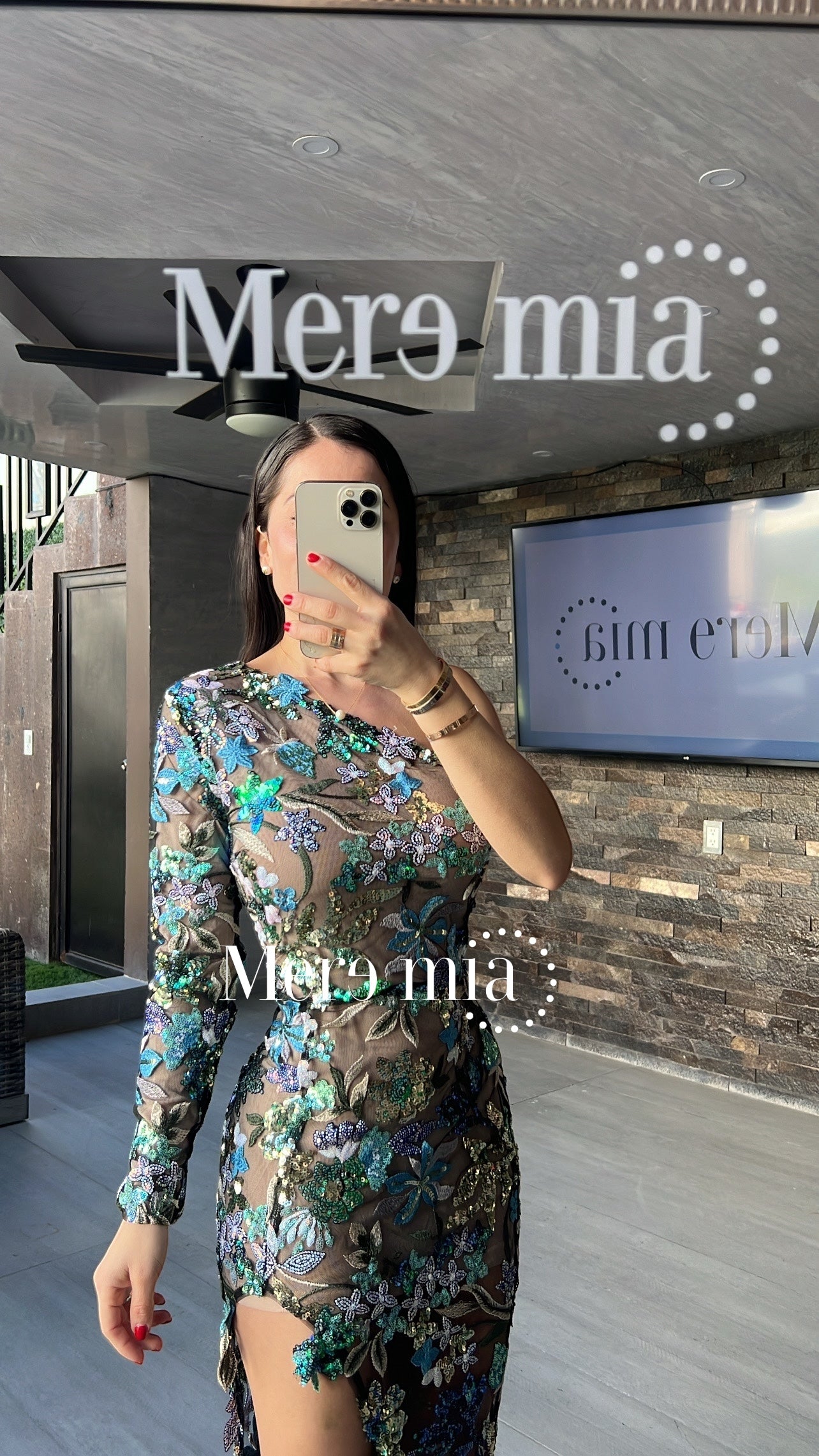 Vestido flores bordado hombro