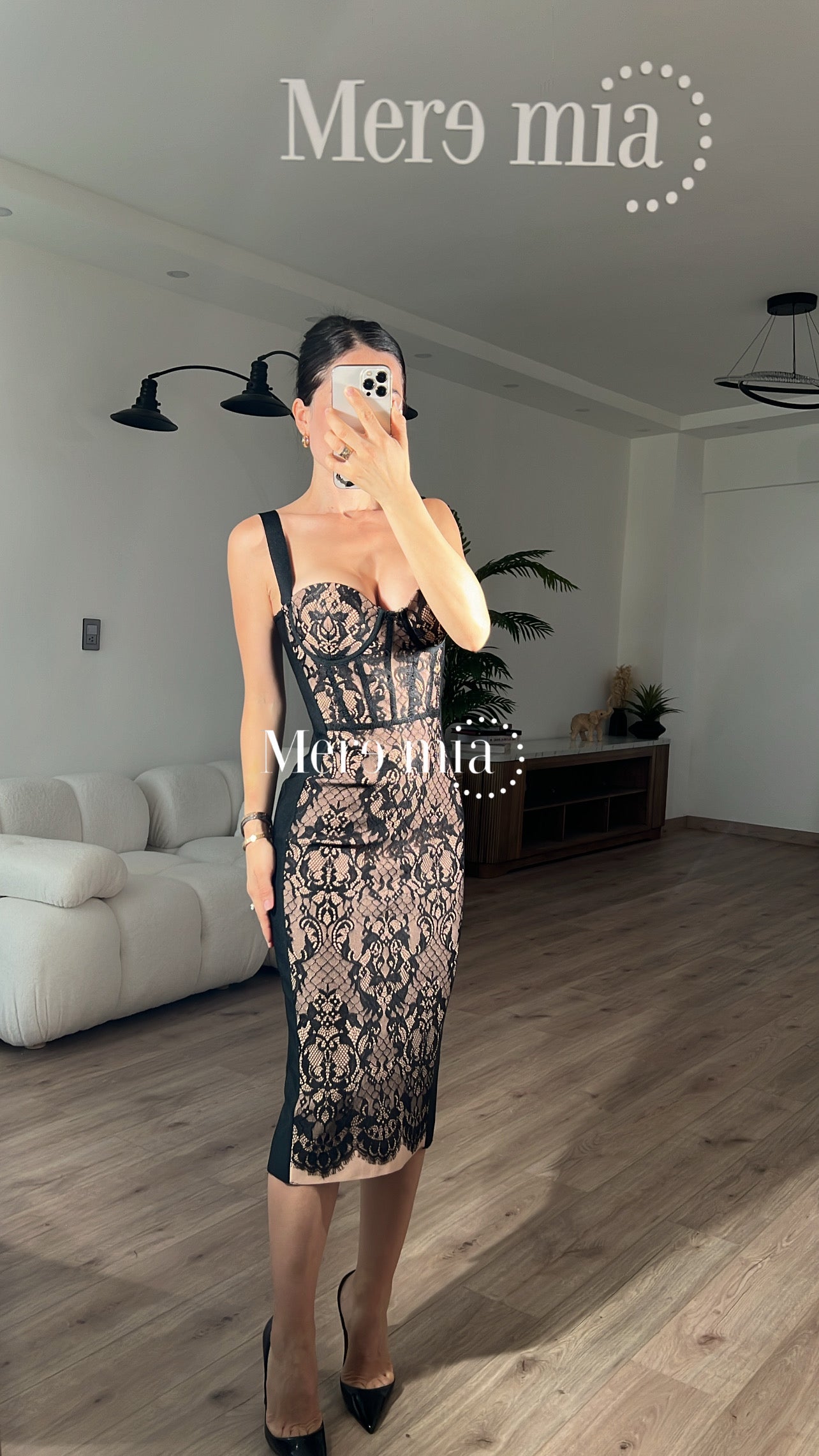 Vestido nude negro encaje copas