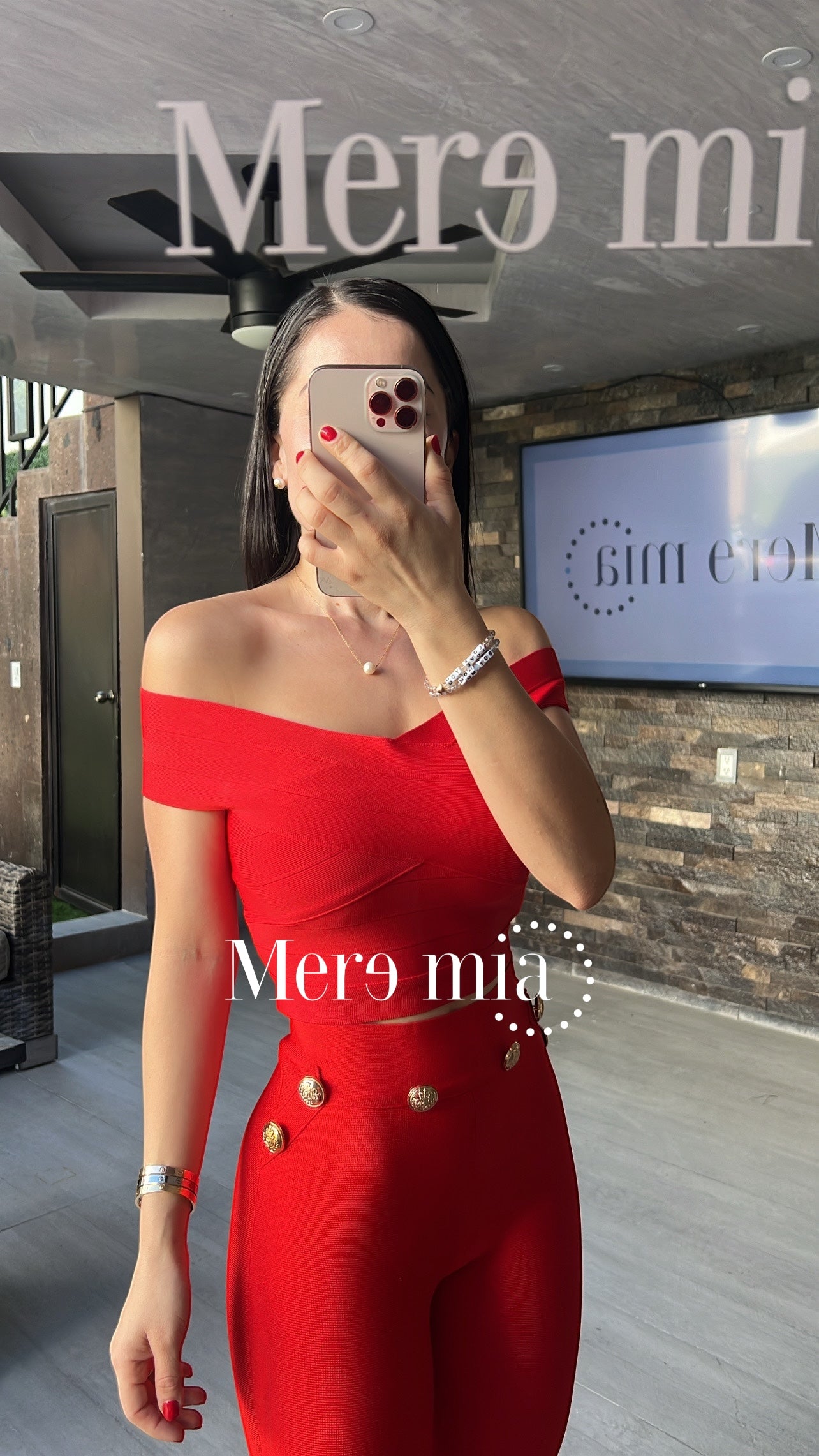 Pantalón acampanado botones rojo