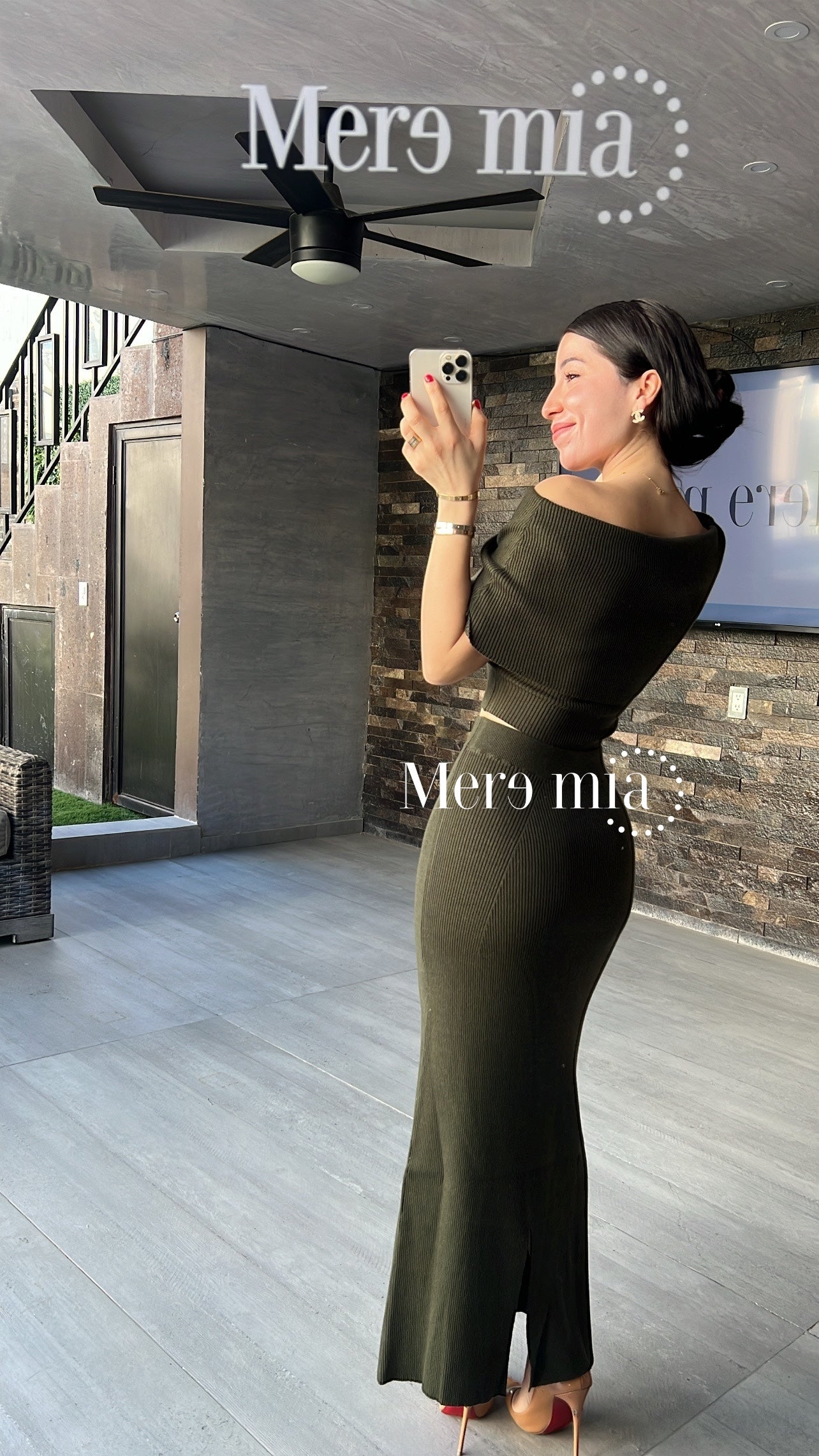 Conjunto verde olan liso hombros