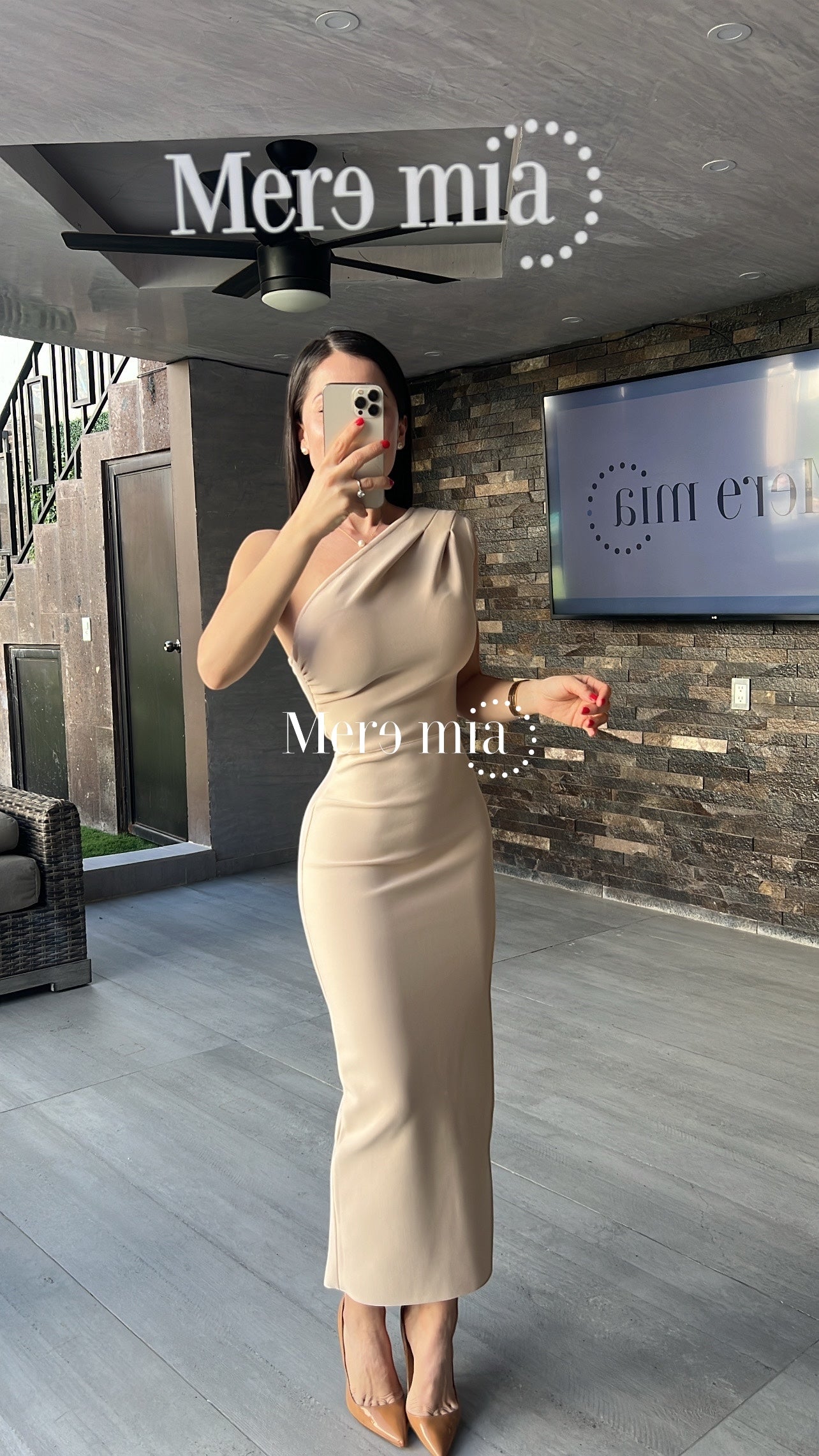 Vestido beige hombro