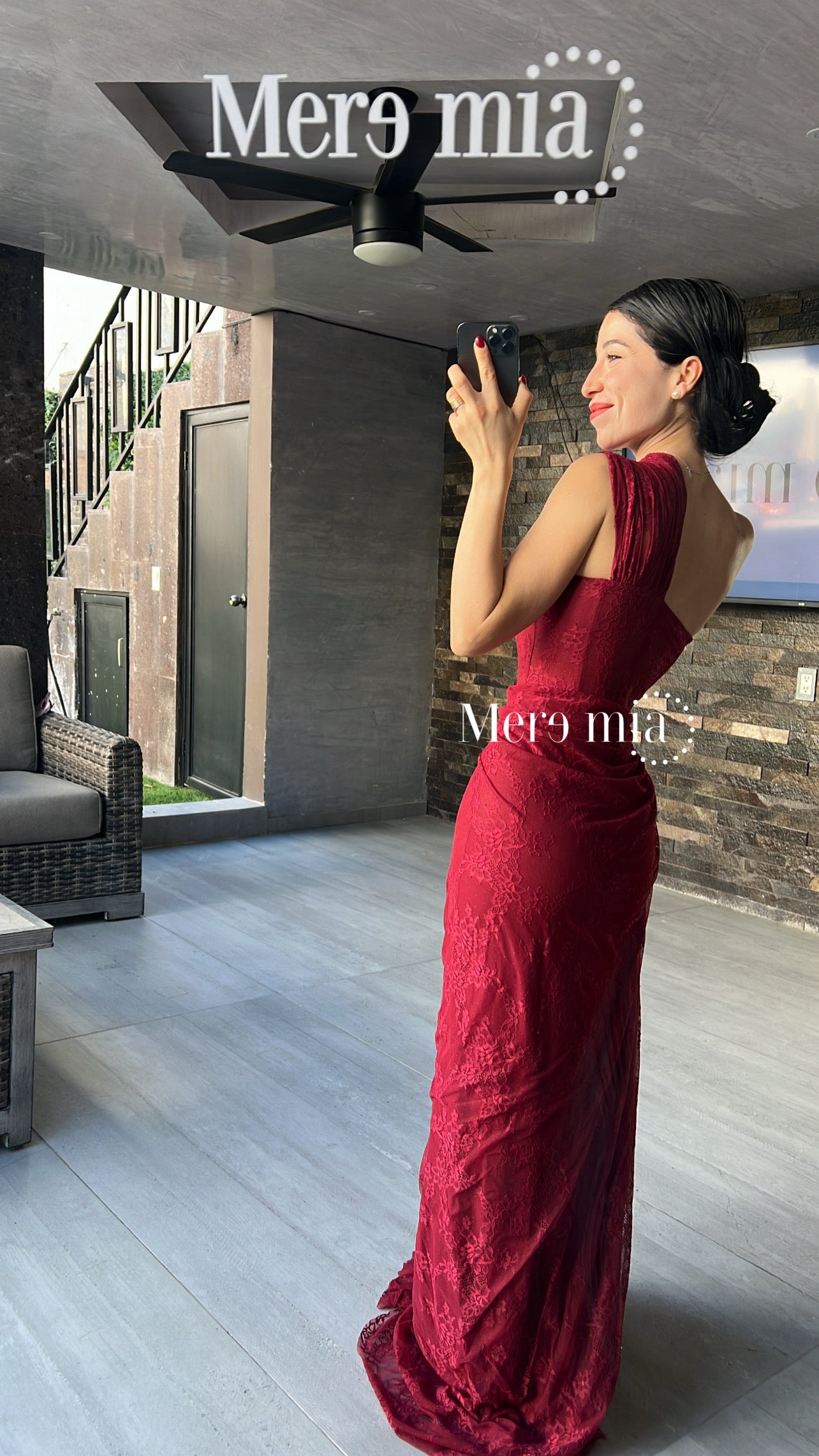 Vestido encaje copas hombro