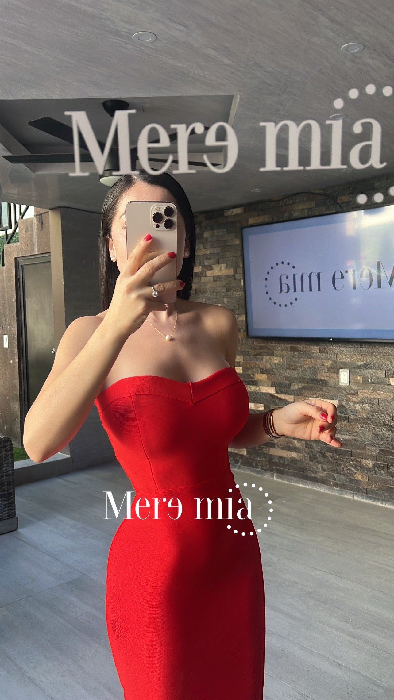 Vestido rojo  Olán abajo strapless