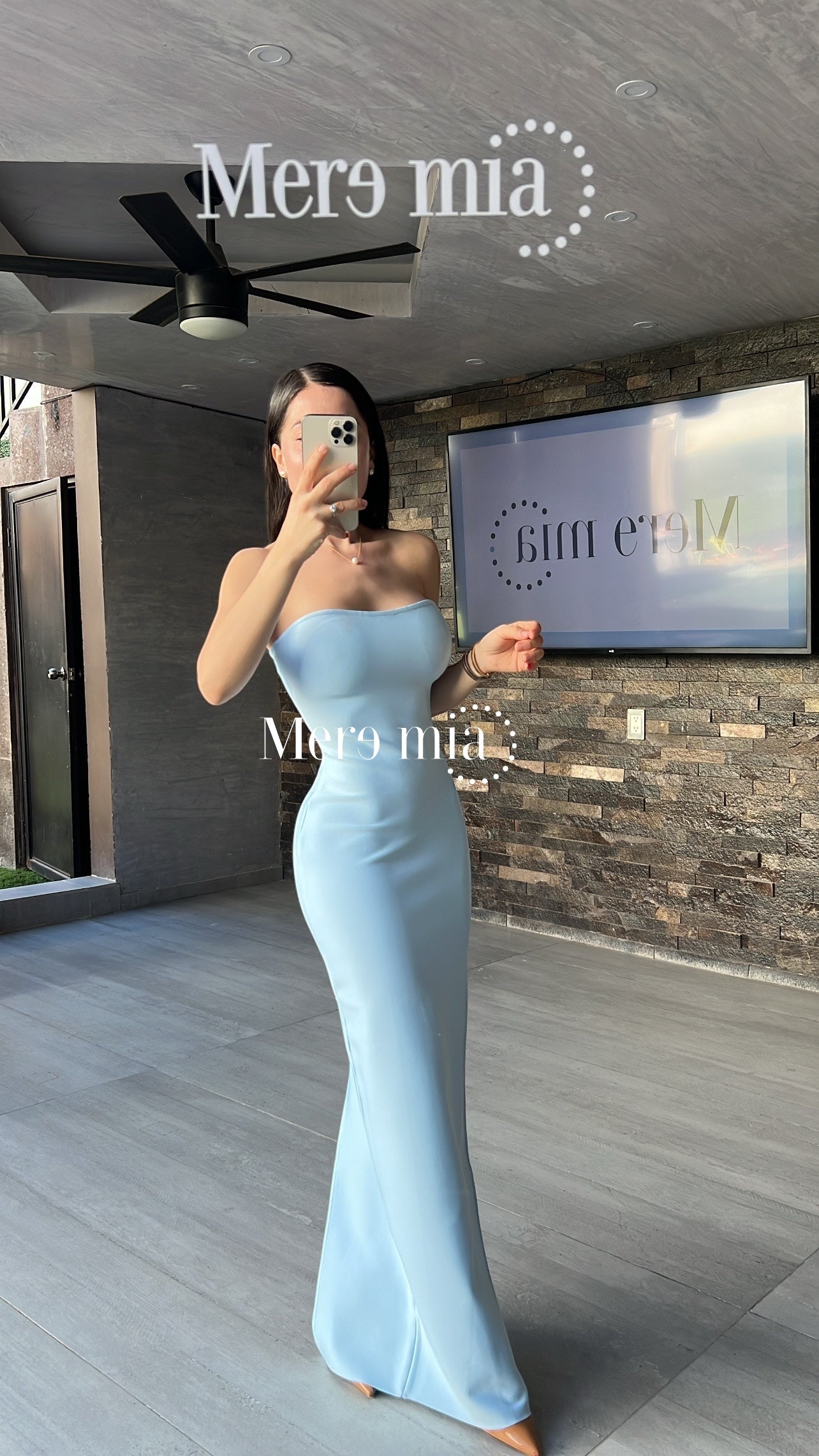 Vestido azul strapples liso