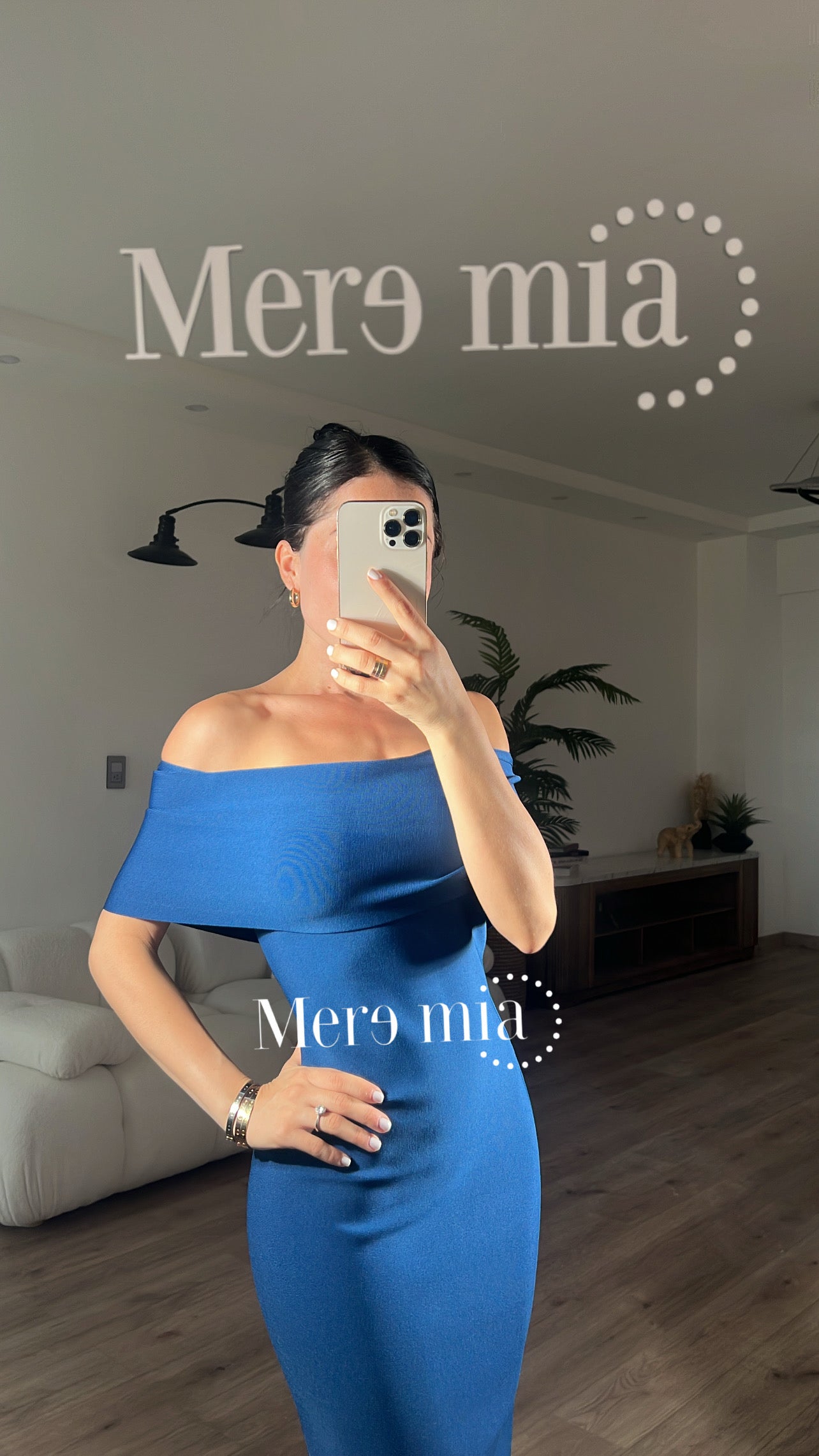 Vestido azul marino hombros olan