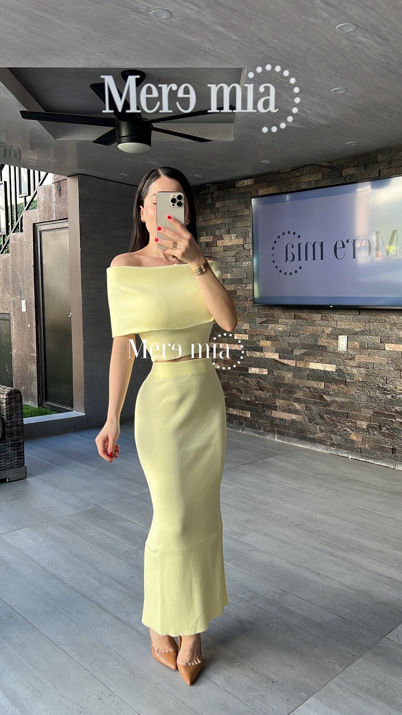 Conjunto amarillo olan liso hombros