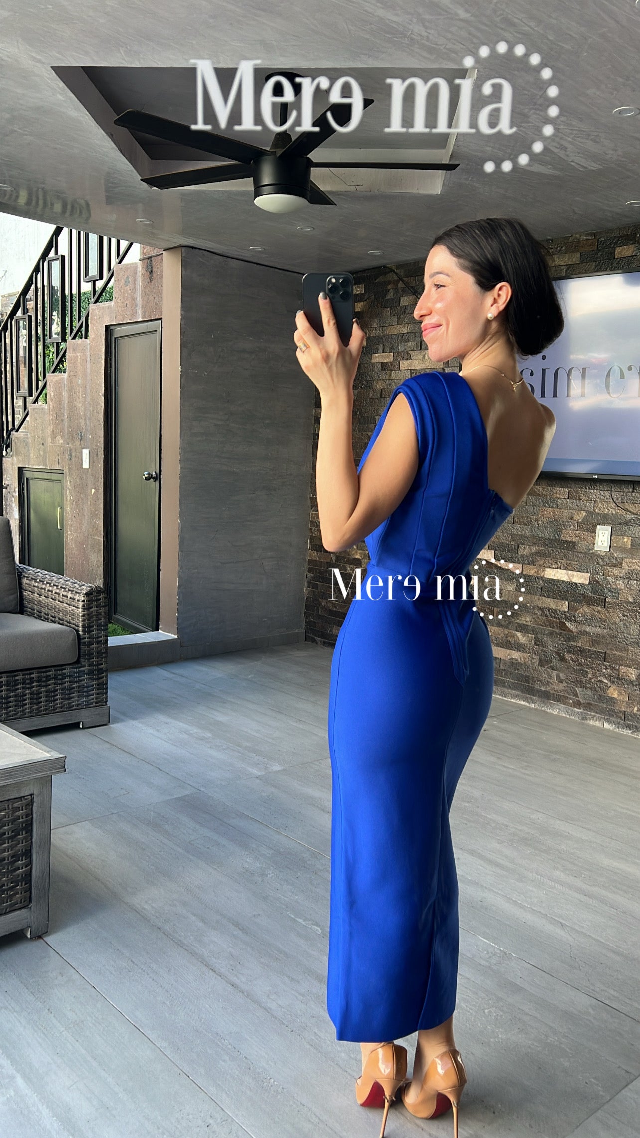 Vestido hombro azul rey